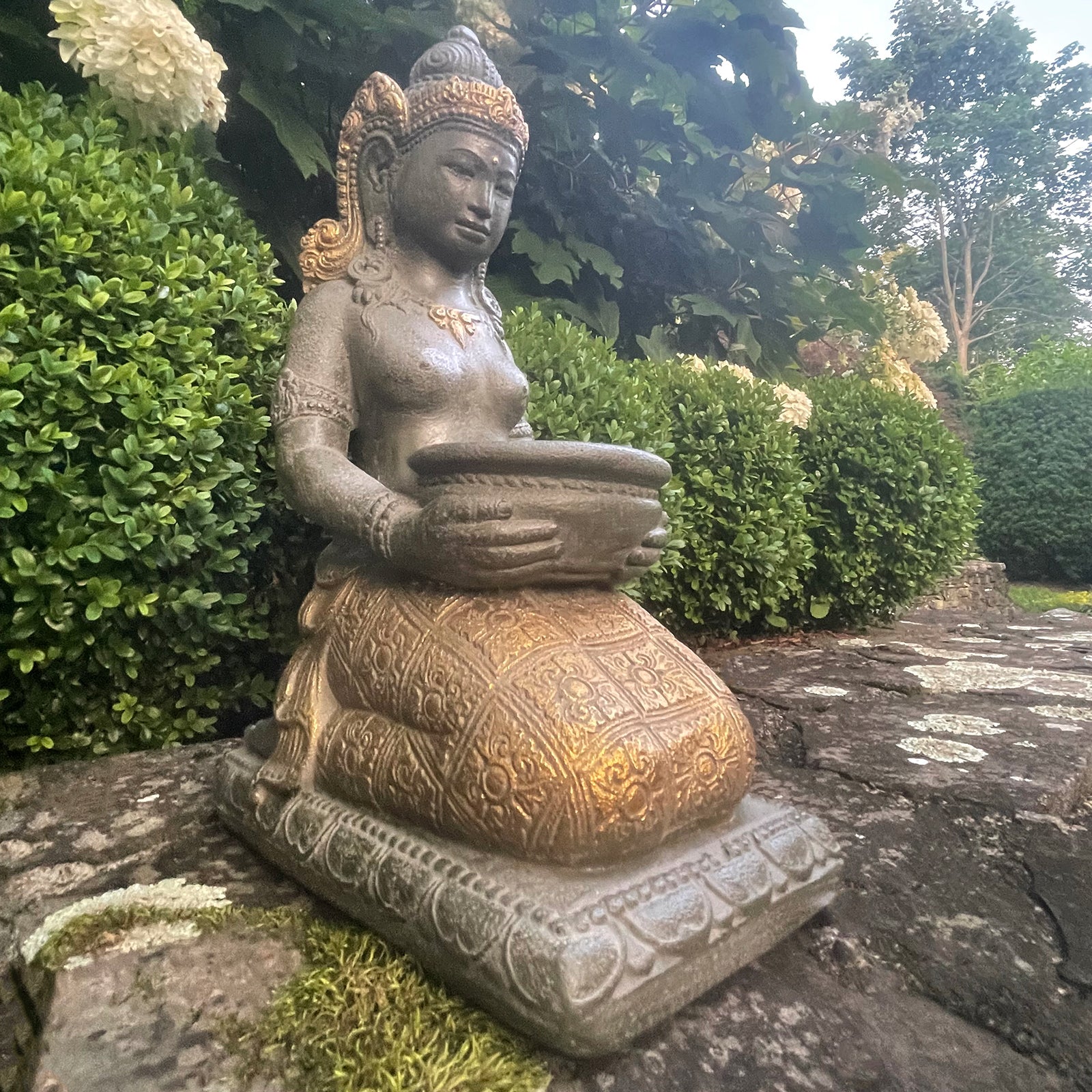 Kneeling Tara Garden Statue、mySite、topwebapps