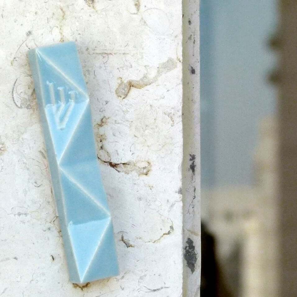 Light Blue Studio Armadillo Mezuzah、mySite、topwebapps