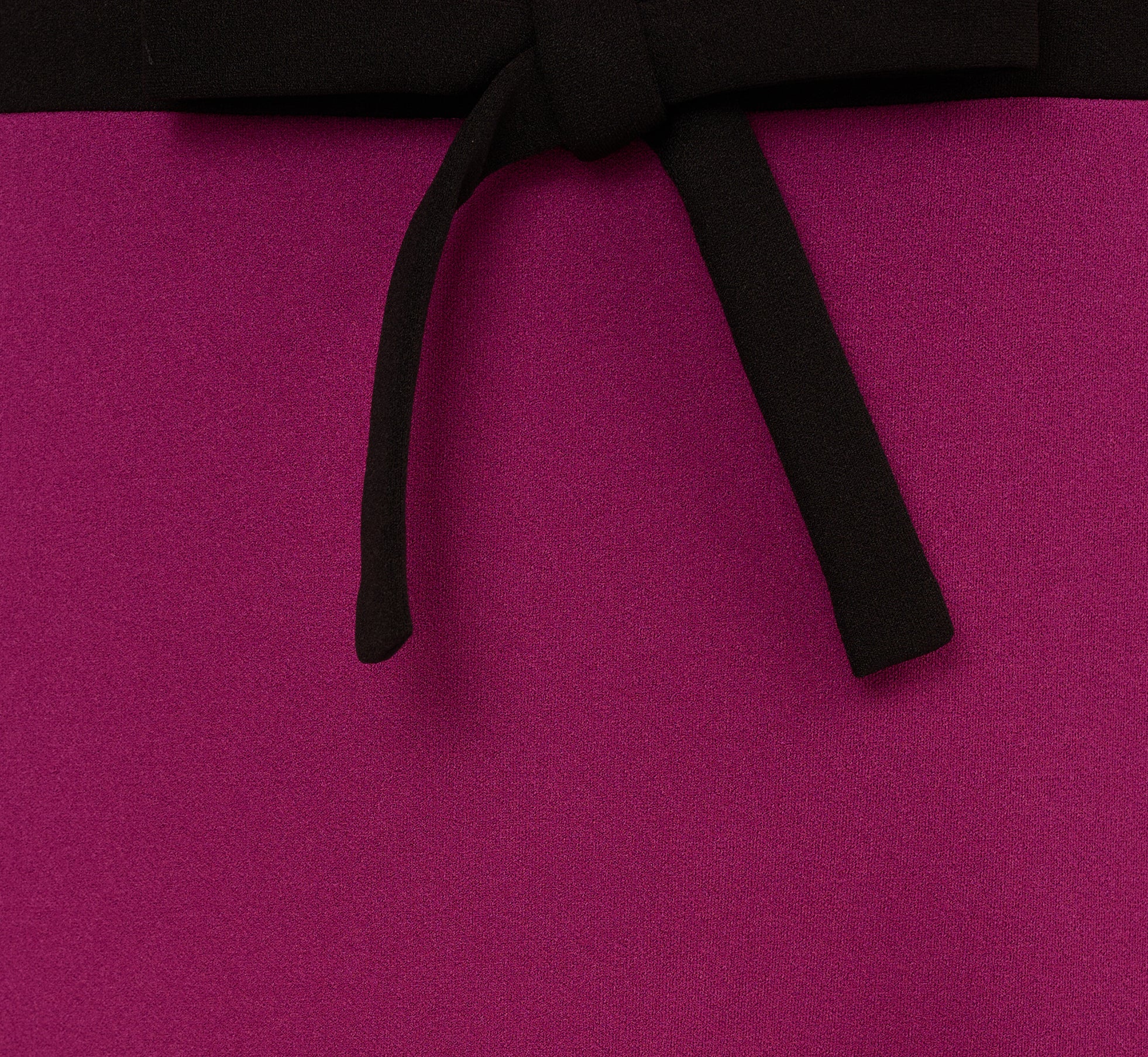 Sleeveless Contrast Tipped Short Crepe Dress In Plum Berry、mySite、solidvoid