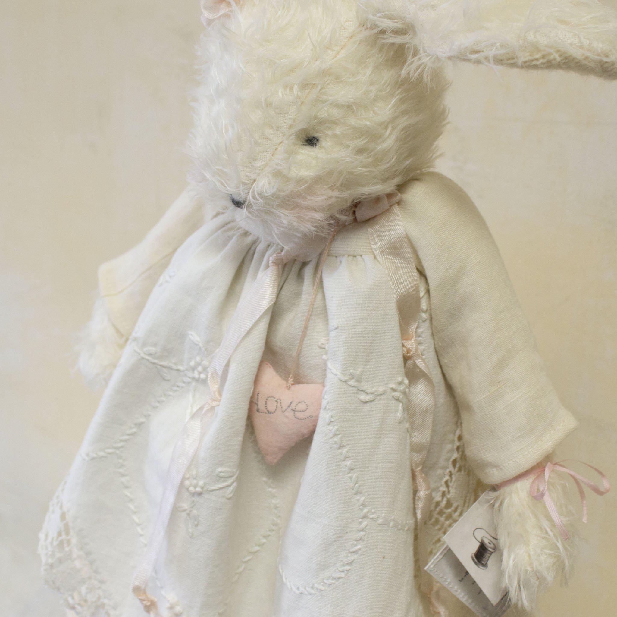 RETIRED - Hutch Studio - Proper Miss Prim - One Of A Kind Bunny、mySite、g9winljtr