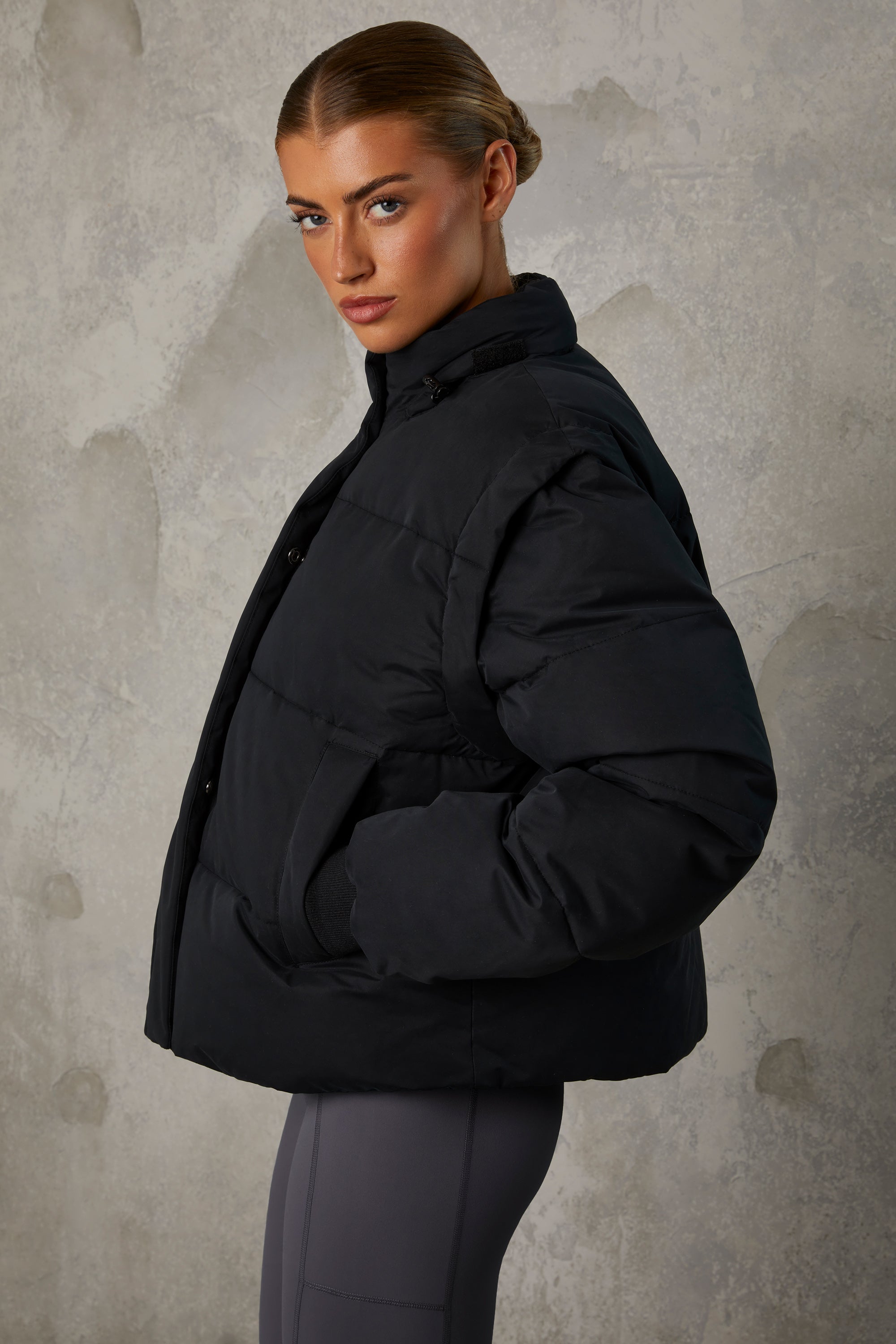 Cropped Puffer Jacket with Detachable Sleeves in Black、mySite、solidvoid