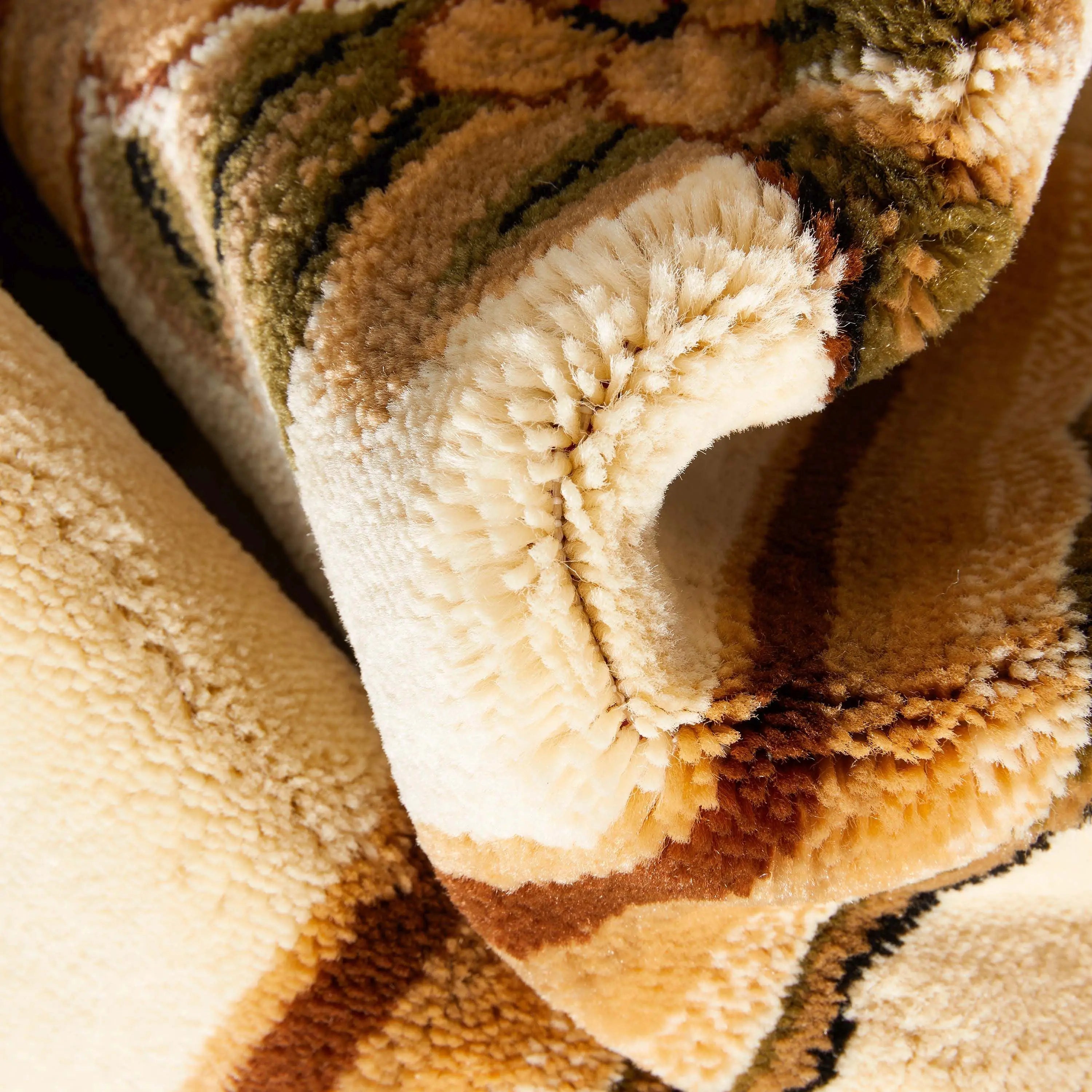 Le Petit Palais Ivory Traditional Rug、mySite、gigharbornorthrealestate