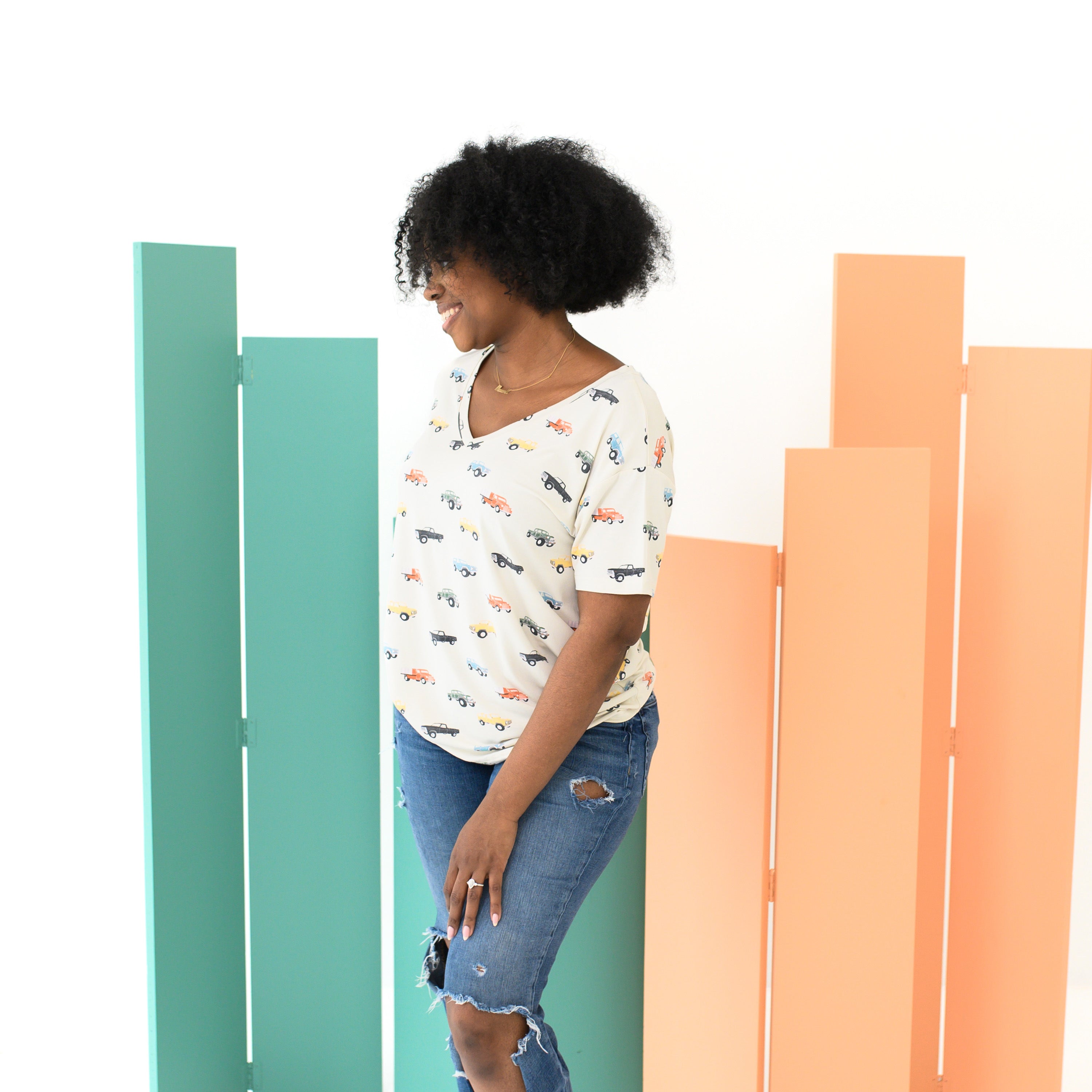  Women’s Relaxed Fit V-Neck in Vintage Truck、mySite、layawaytickets