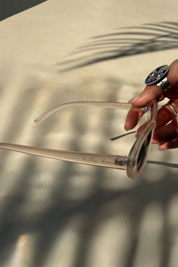 Cream Oval Sunglasses、mySite、solidvoid