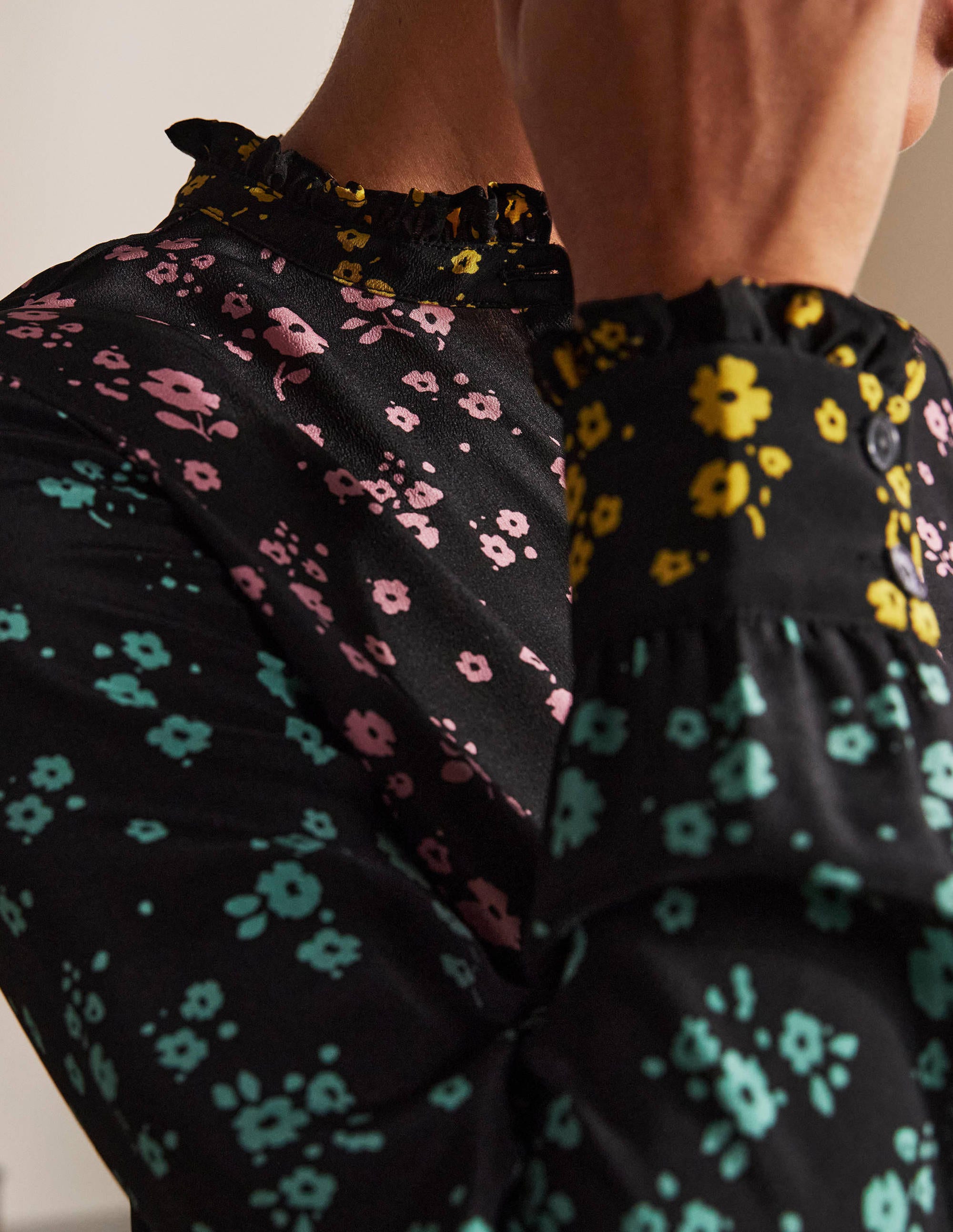  Ruffle Silk Shirt-Black and Azalea, Floral Sprig、mySite、ashleygrahame
