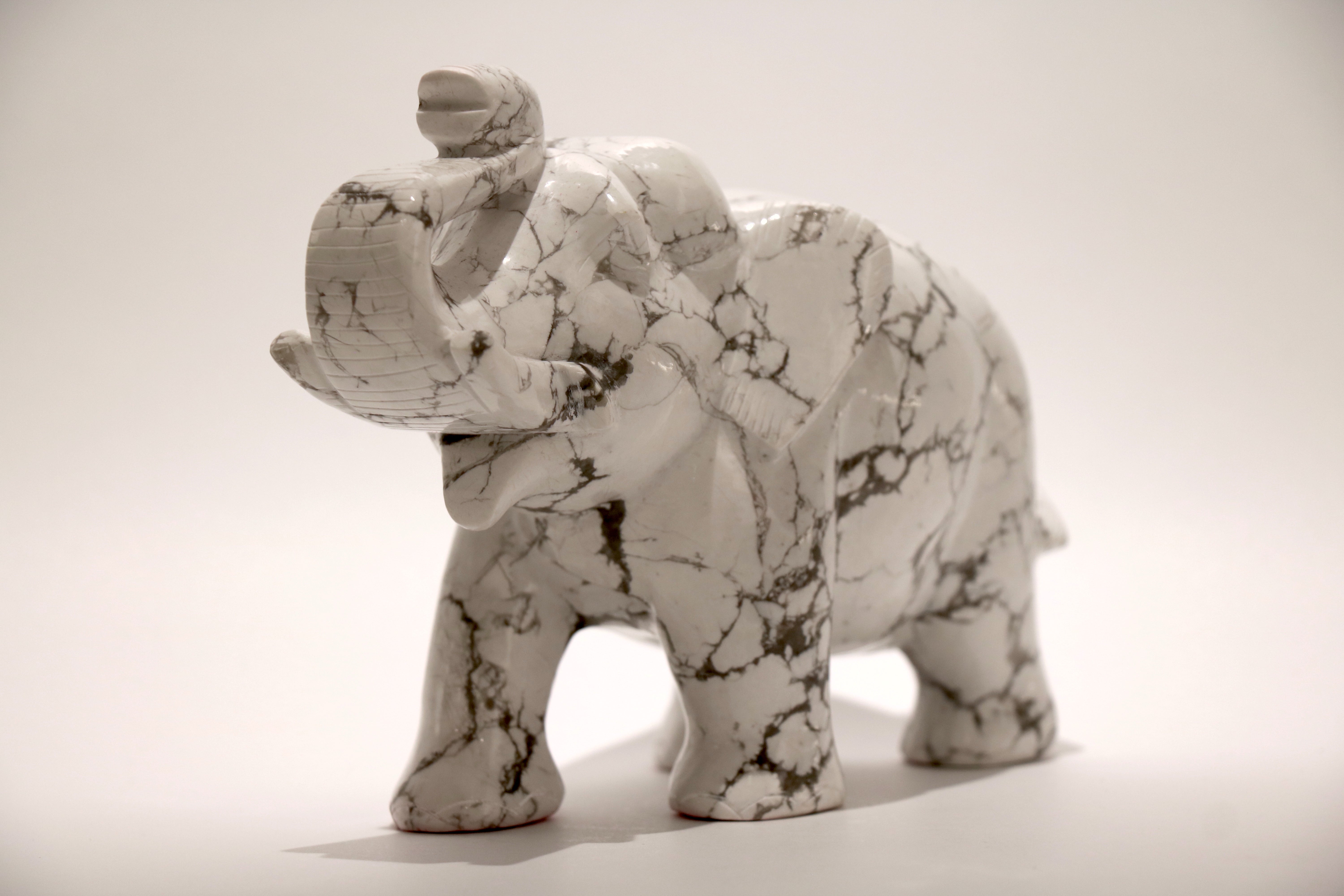 Howlite Elephant - 12cm、mySite、topwebapps