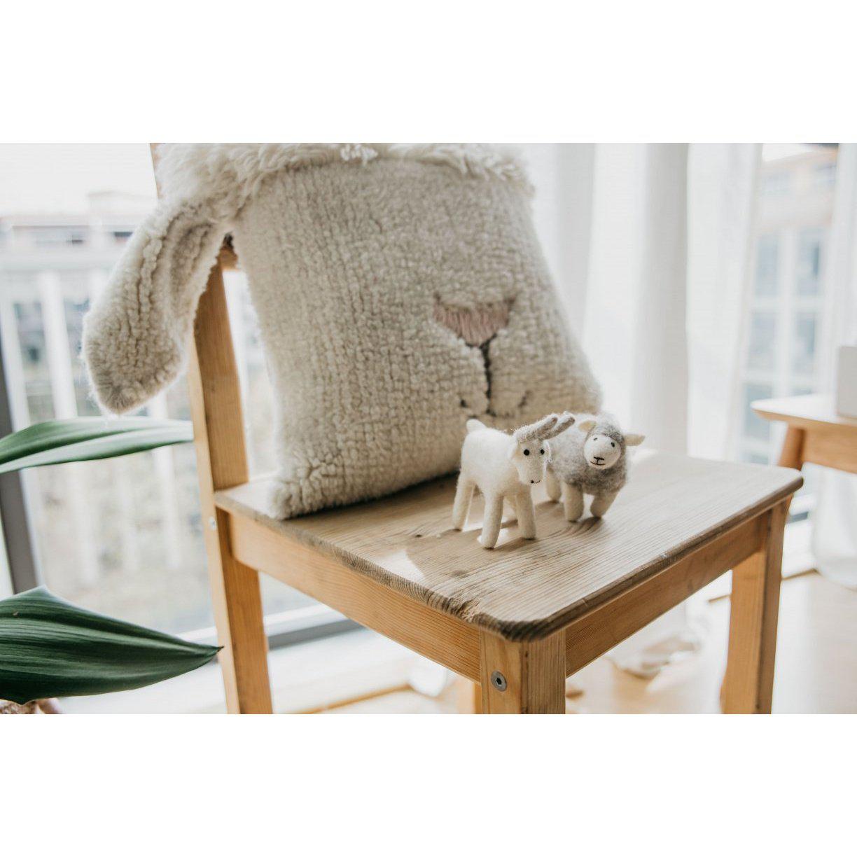 Pink Nose Sheep Woolable Cushion、mySite、gigharbornorthrealestate