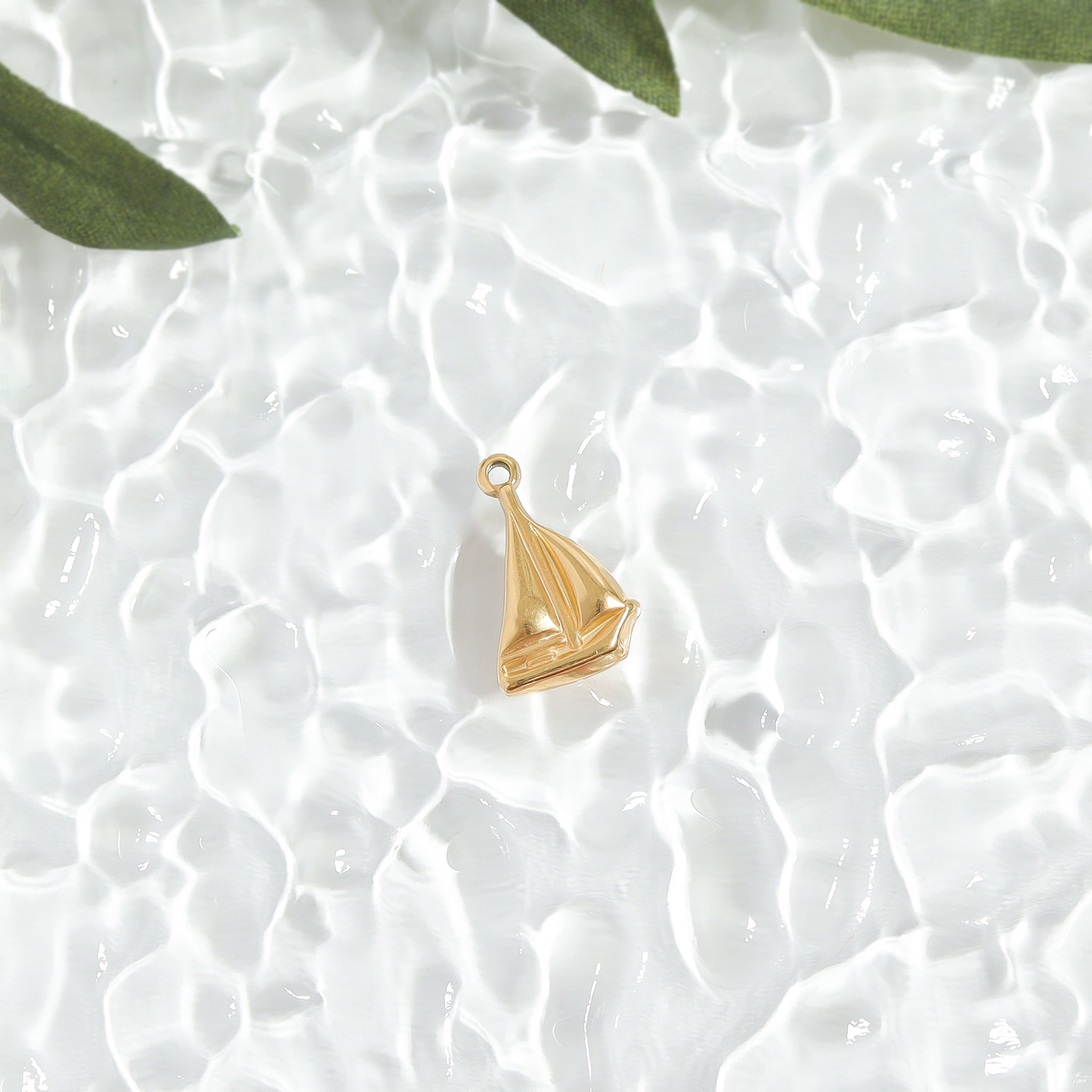 18k Gold PVD Stainless Steel Sailboat Charm / PDL0211、mySite、dreamappss