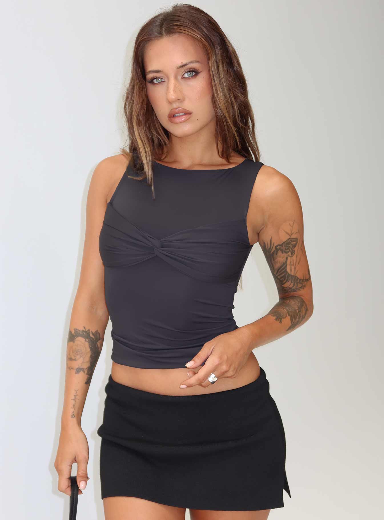 Azaire Twist Top Slate、mySite、solidvoid