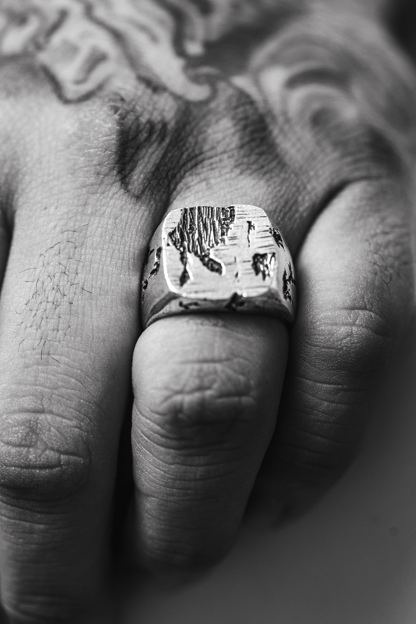  Broadway Signet in Oxidized Silver、mySite、merchandisen