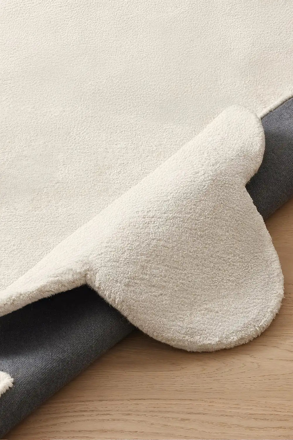 White Sculpted Edge Hand Tufted Wool Rug、mySite、gigharbornorthrealestate