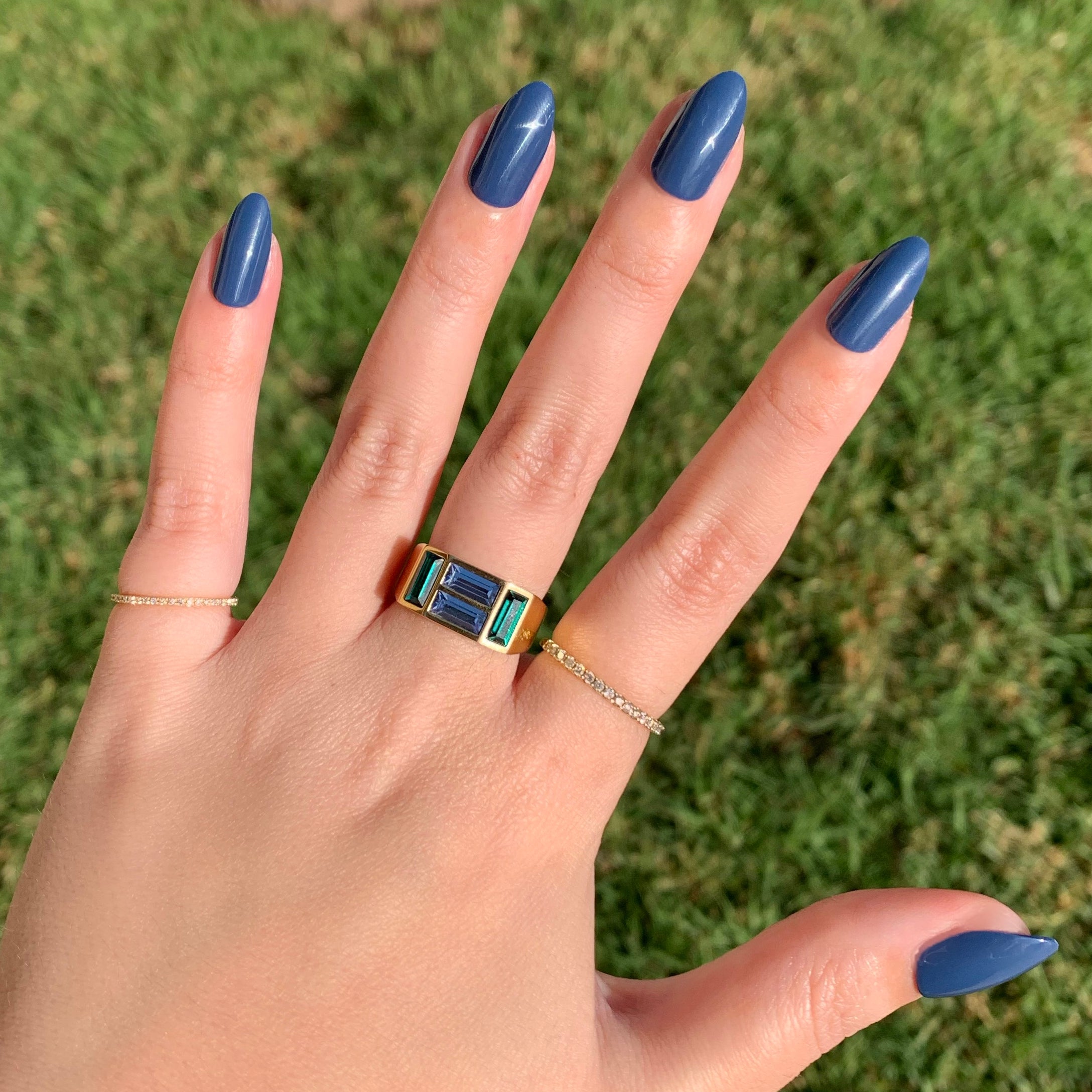 Social Studies - Press-On | Medium | Almond、mySite、solidvoid