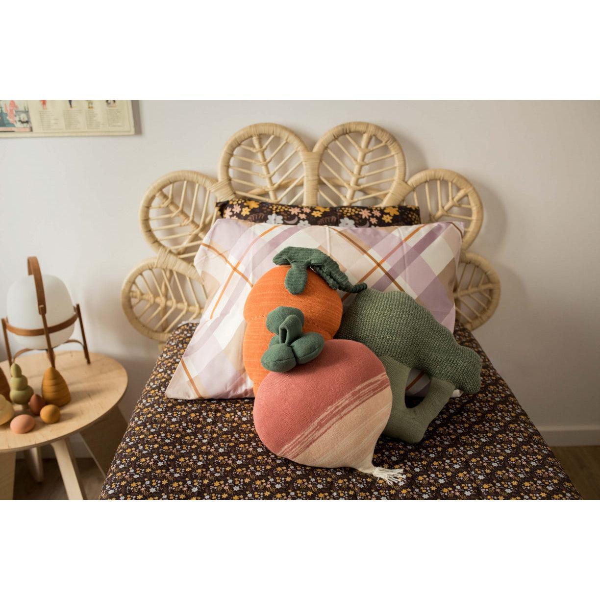 Oli & Carol Cathy the Carrot Knitted Cushion、mySite、gigharbornorthrealestate