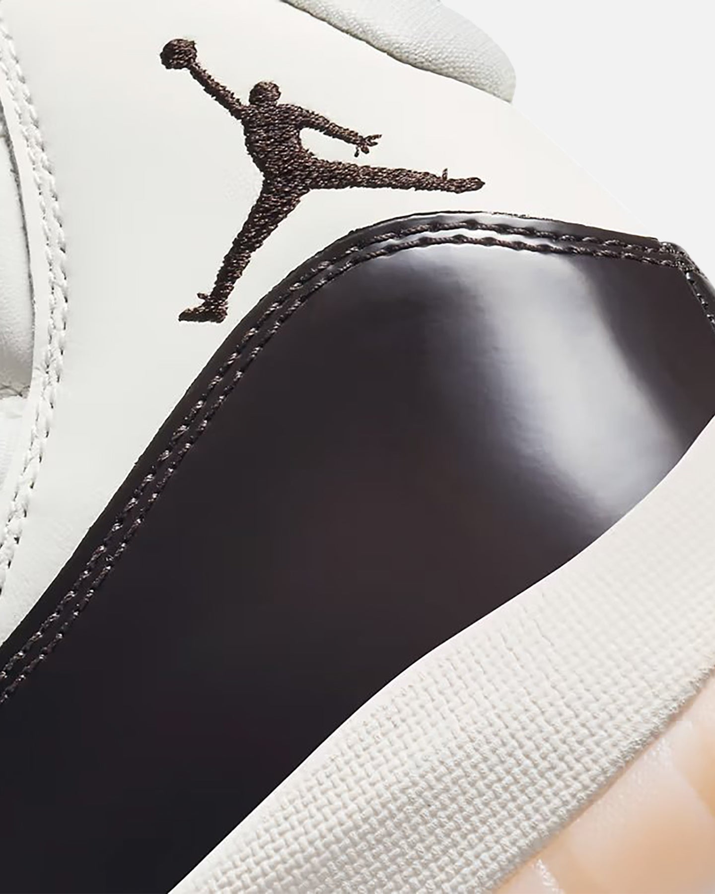 Jordan Women's Air Jordan 11 Retro Neapolitan Sail/Velvet Brown、mySite、zt4zffjzw