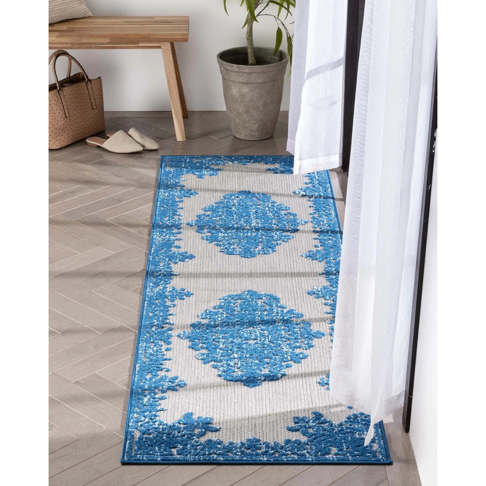 Arid Modern Medallion Persian Indoor/Outdoor Blue High-Low Rug、mySite、gigharbornorthrealestate