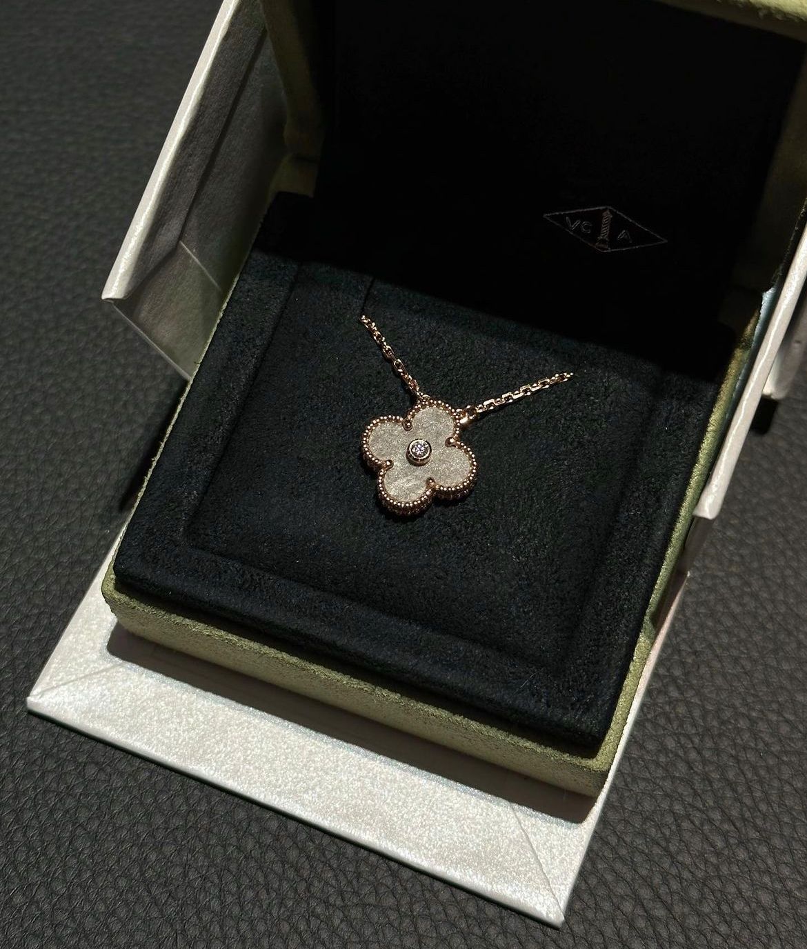 Van Cleef & Arpels Holiday 2023 Alhambra Silver Obsidian Rose Gold Pendant Necklace、mySite、garminoutage.com