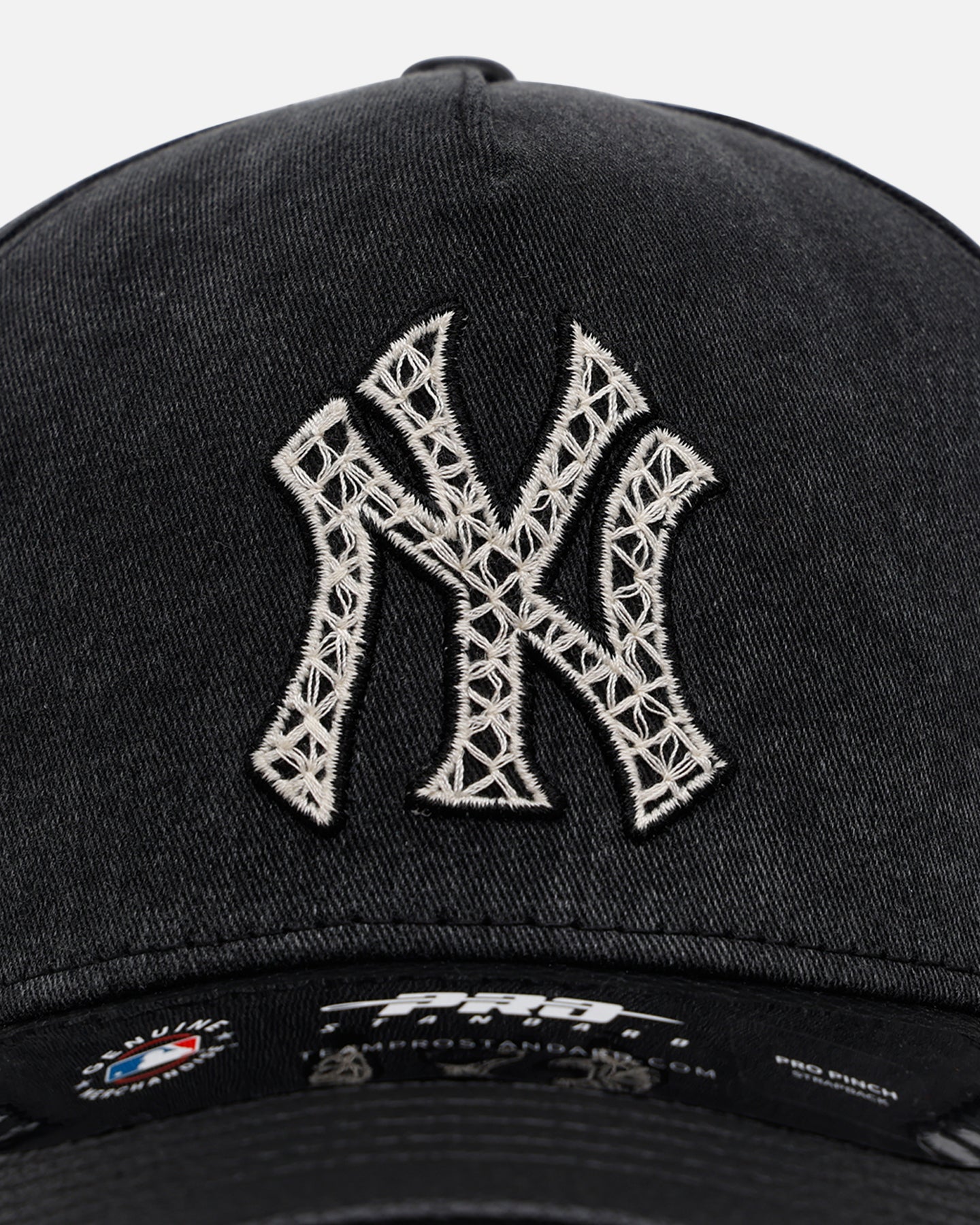 Pro Standard New York Yankees 'Yankees Raffia Applique' Strapback Black Acidwash、mySite、zt4zffjzw