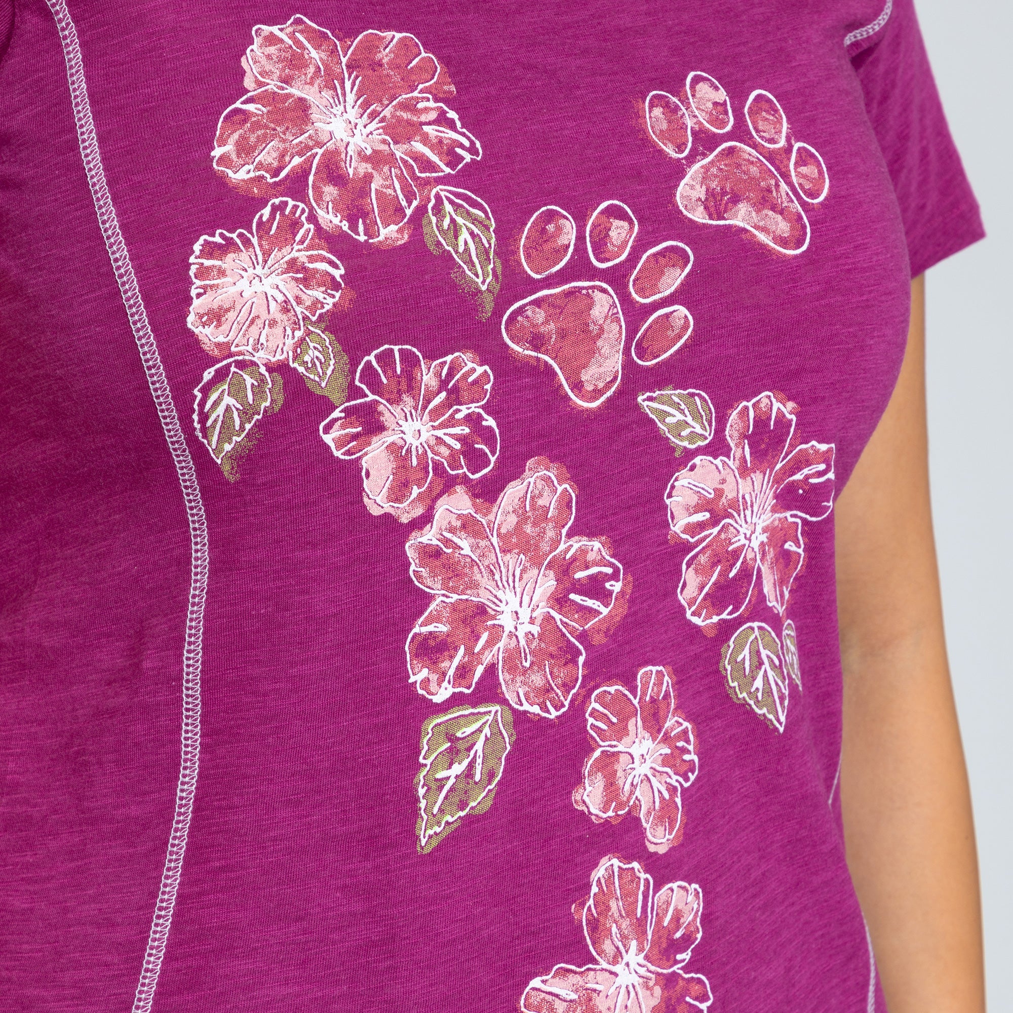 Hibiscus & Paws Bamboo Blend V-Neck Tee、mySite、camillekostekn