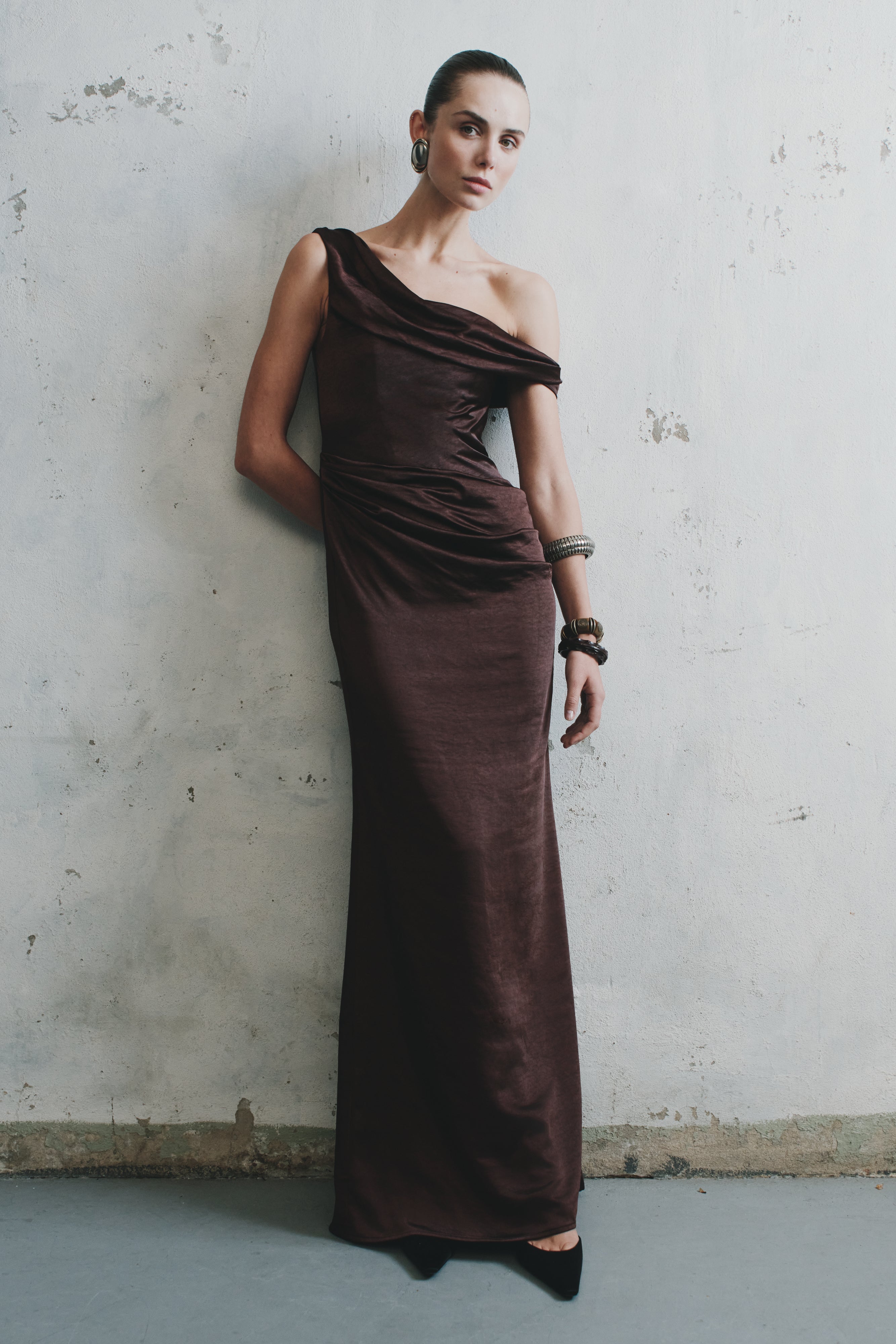 Dalia Off Shoulder Satin Maxi Dress - Dark Chocolate、mySite、solidvoid