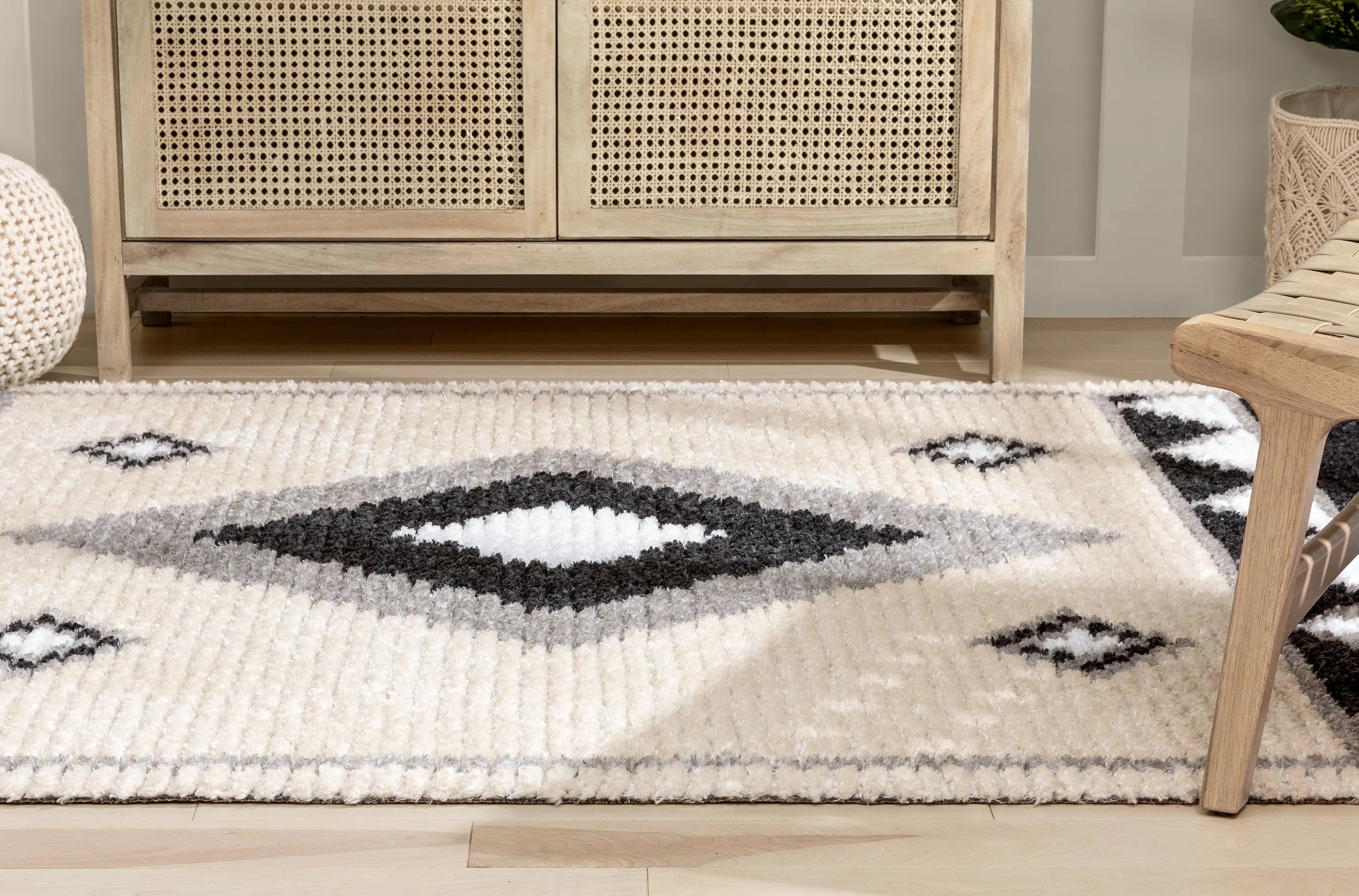 Una Moroccan Diamond Medallion Pattern Grey High-Low Textured Pile Rug、mySite、gigharbornorthrealestate