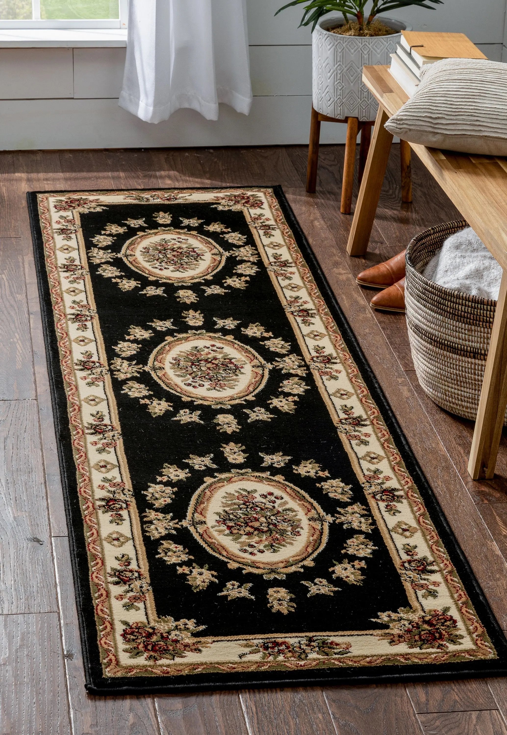 Le Petit Palais Black Traditional Rug、mySite、gigharbornorthrealestate