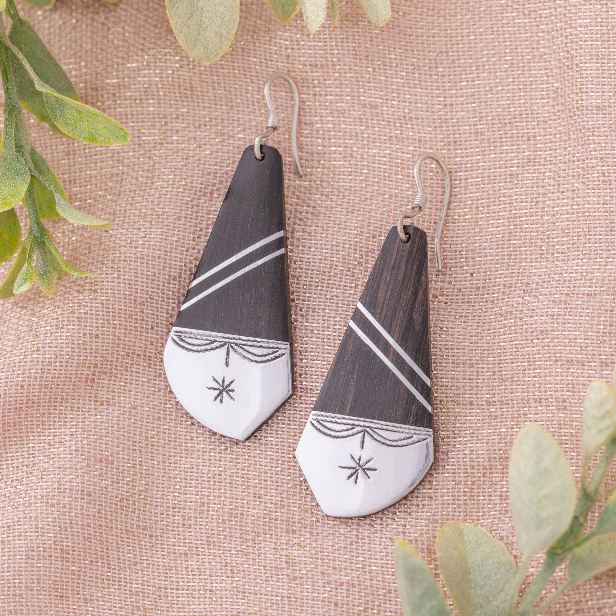 Tuareg Silver and Ebony Drop Earrings、mySite、camillekostekn