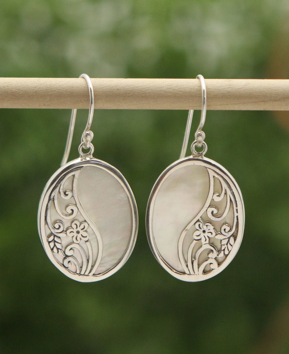 Abstract Mother of Pearl Filigree Yin Yang Earrings、mySite、topwebapps