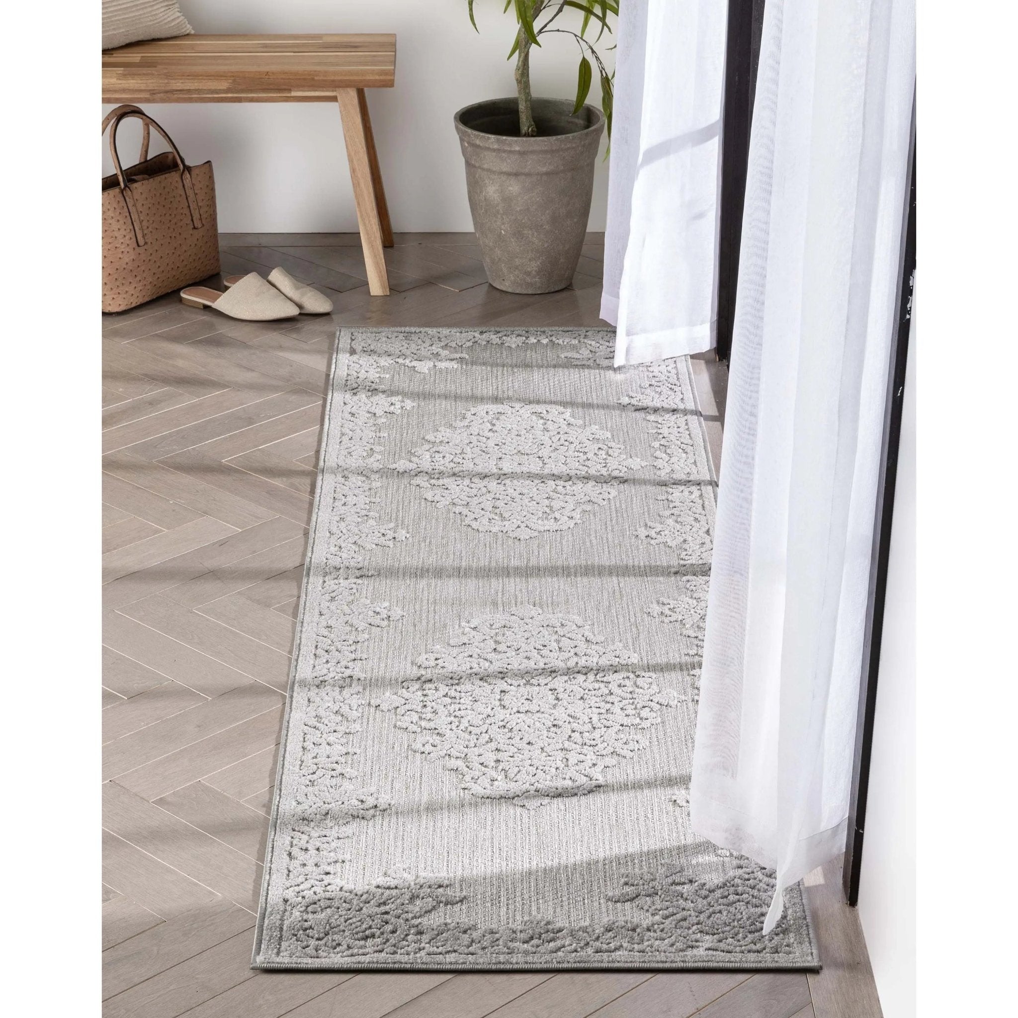 Arid Modern Medallion Persian Indoor/Outdoor Grey High-Low Rug、mySite、gigharbornorthrealestate