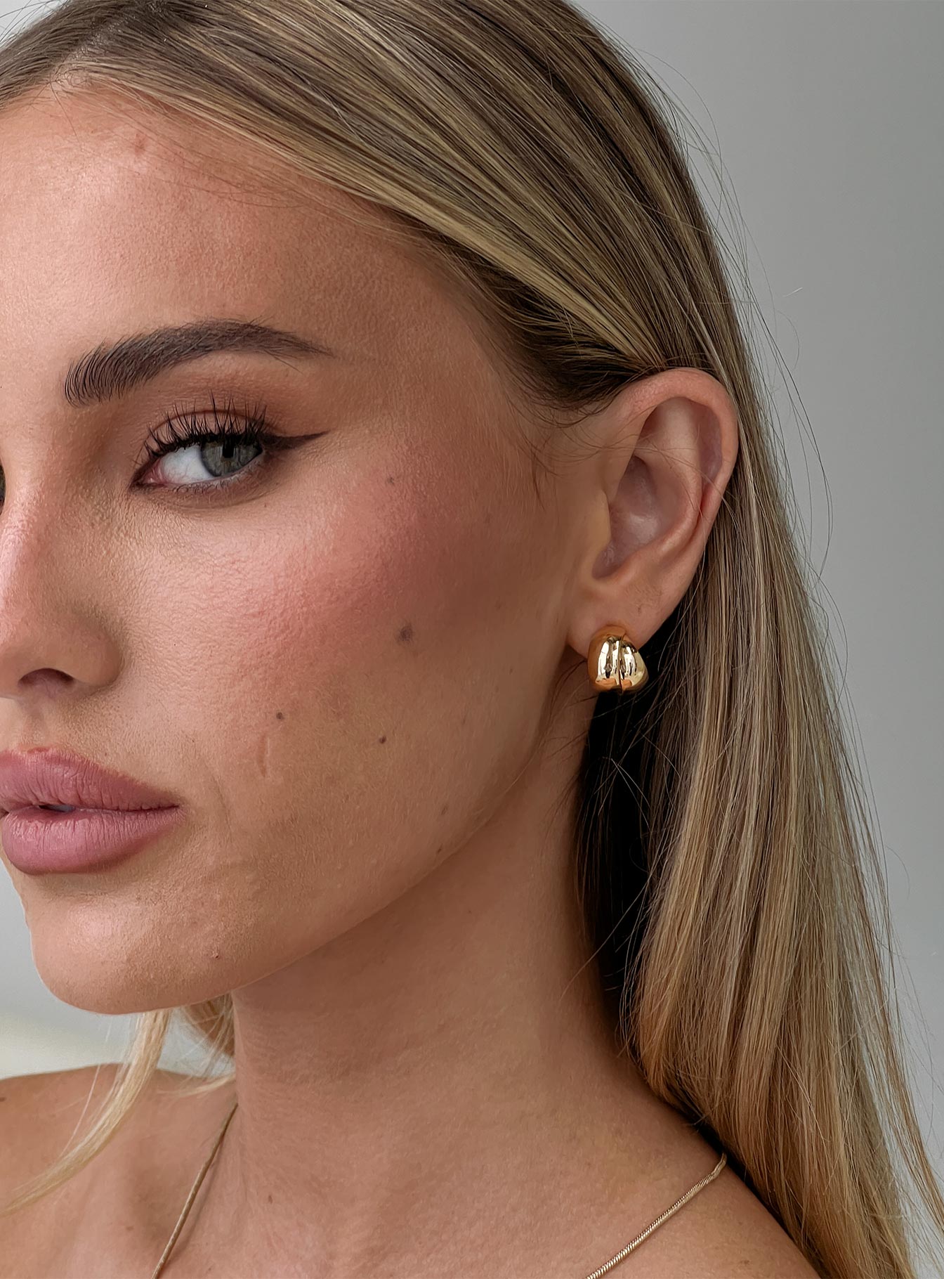 Beck And Call Earrings Gold、mySite、solidvoid