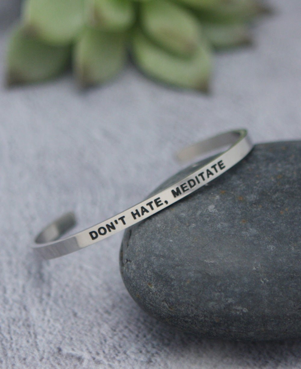Don’t Hate, Meditate Motivational Cuff Bracelet、mySite、topwebapps