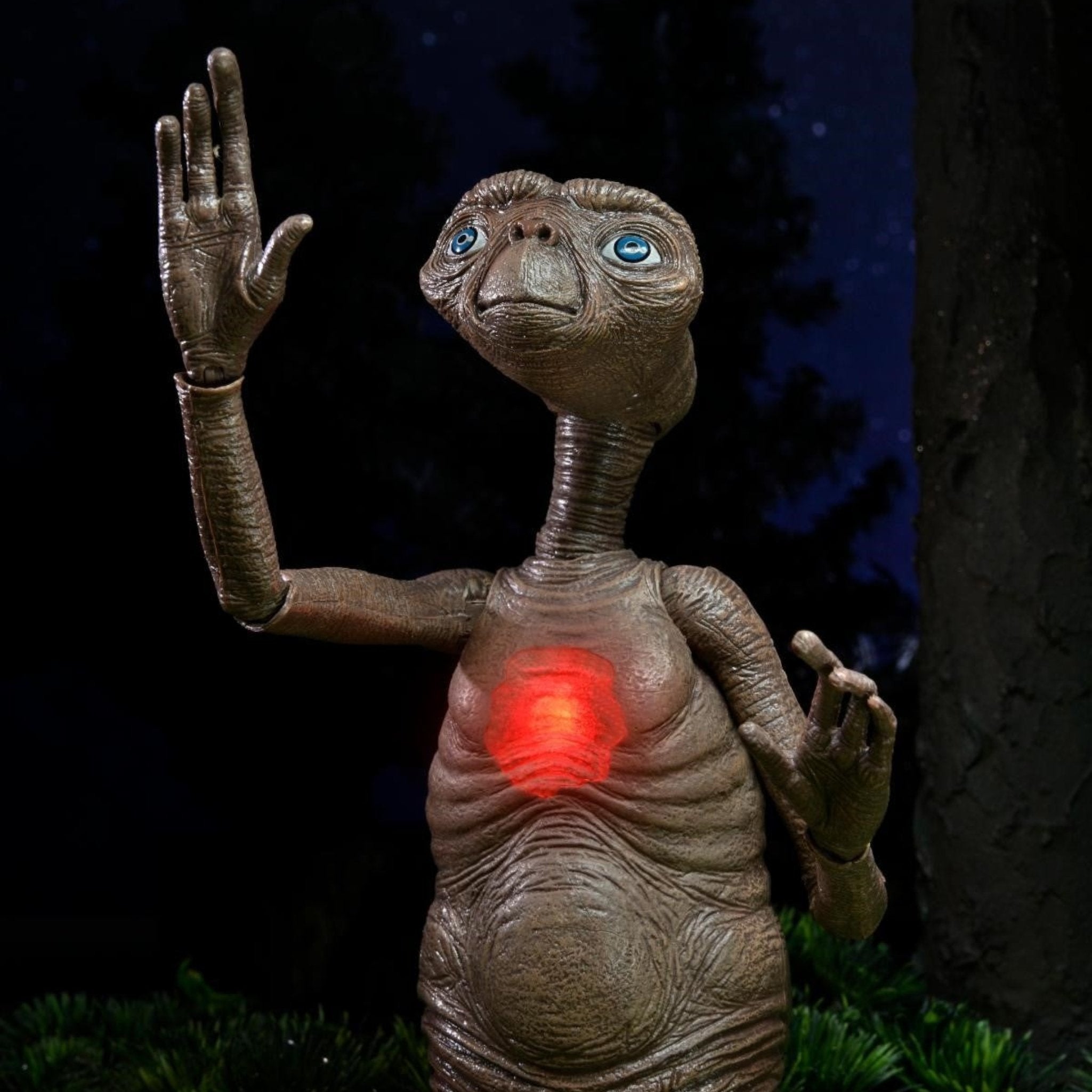 NECA 40th Anniversary Ultimate Deluxe E.T. with LED Light-up Chest、mySite、hgirdovlk