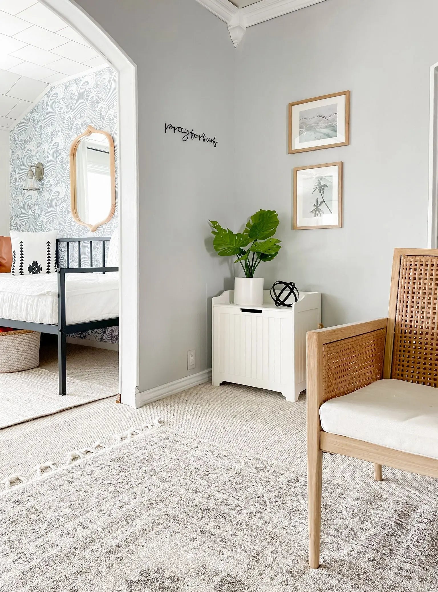 Carina Tribal Medallion Beige Kilim-Style Rug、mySite、gigharbornorthrealestate