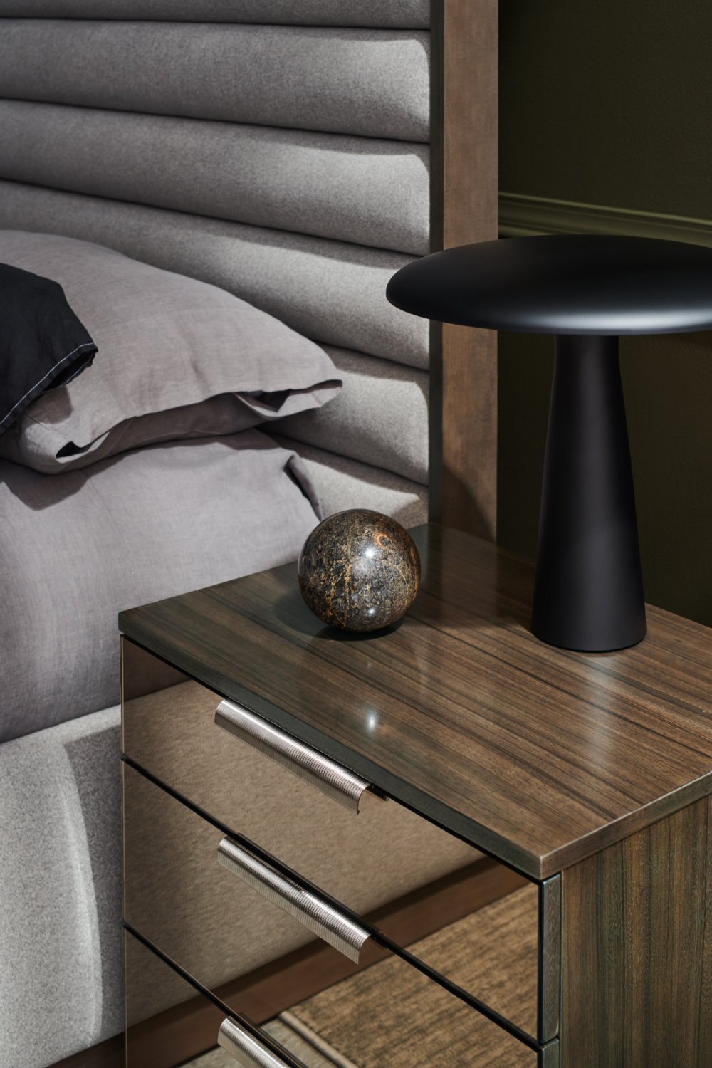 Bronze Mirrored Drawers Nightstand | Caracole La Moda、mySite、neckold