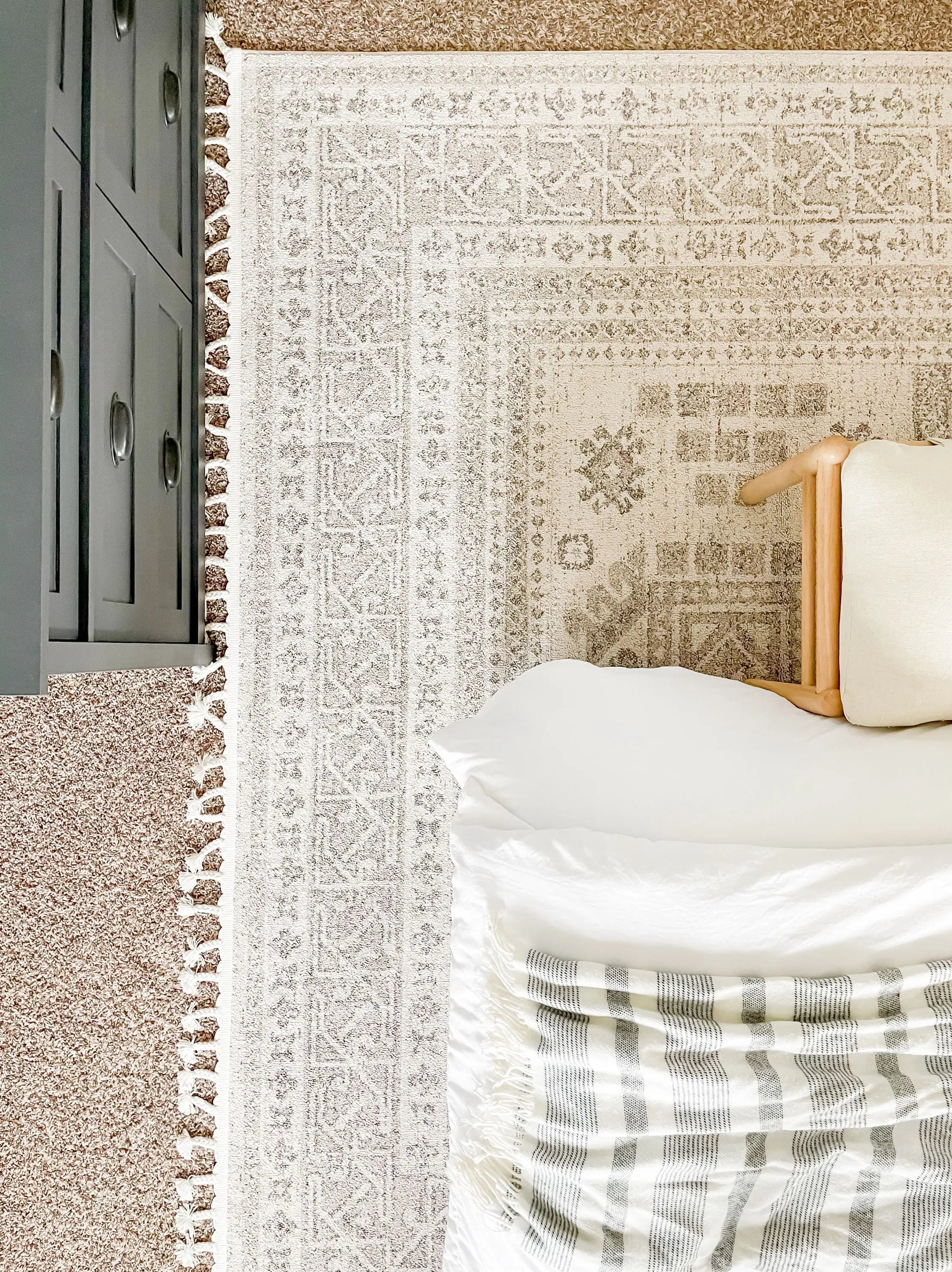 Carina Tribal Medallion Beige Kilim-Style Rug、mySite、gigharbornorthrealestate