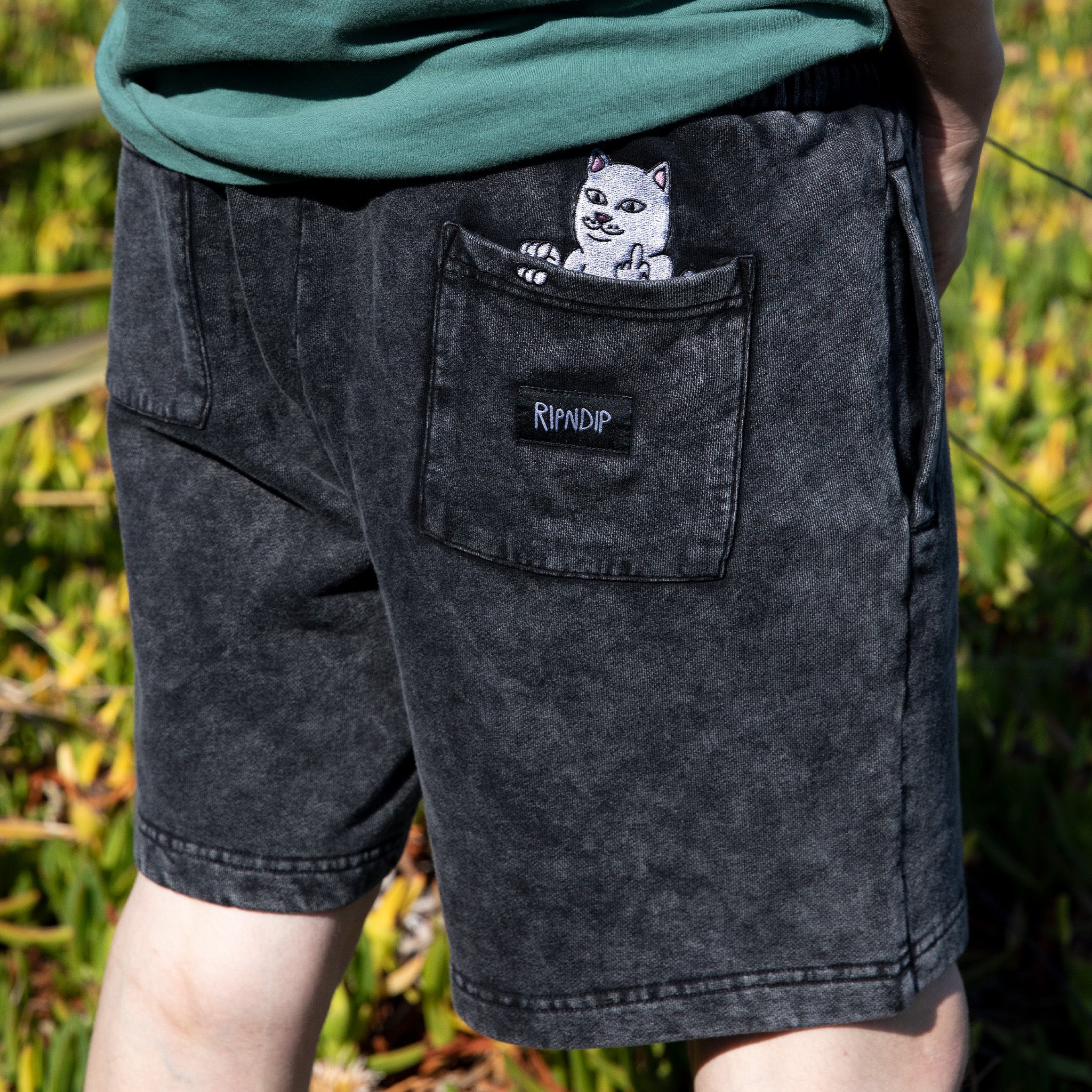  Peek A Nermal Sweatshorts (Black Acid Wash)、mySite、merchandisen