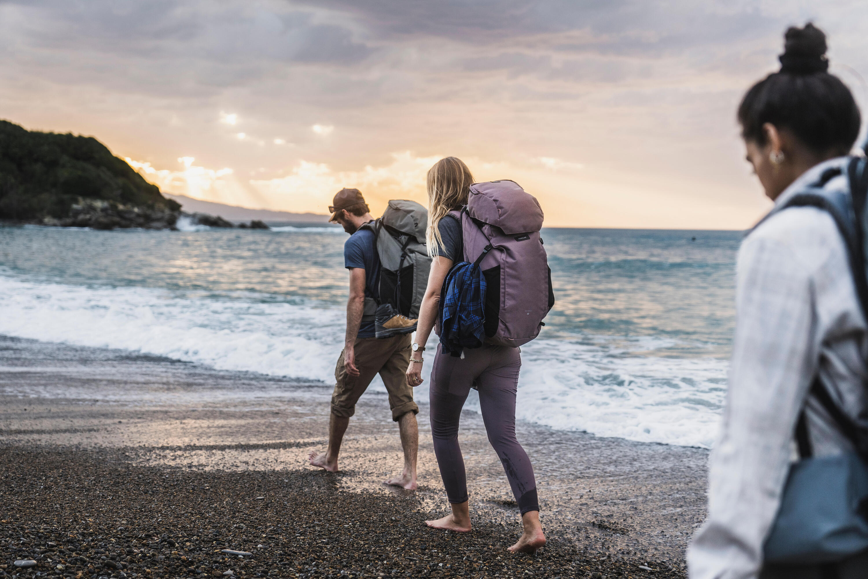 Forclaz Women's Travel 900 60 + 6 L Backpacking Pack