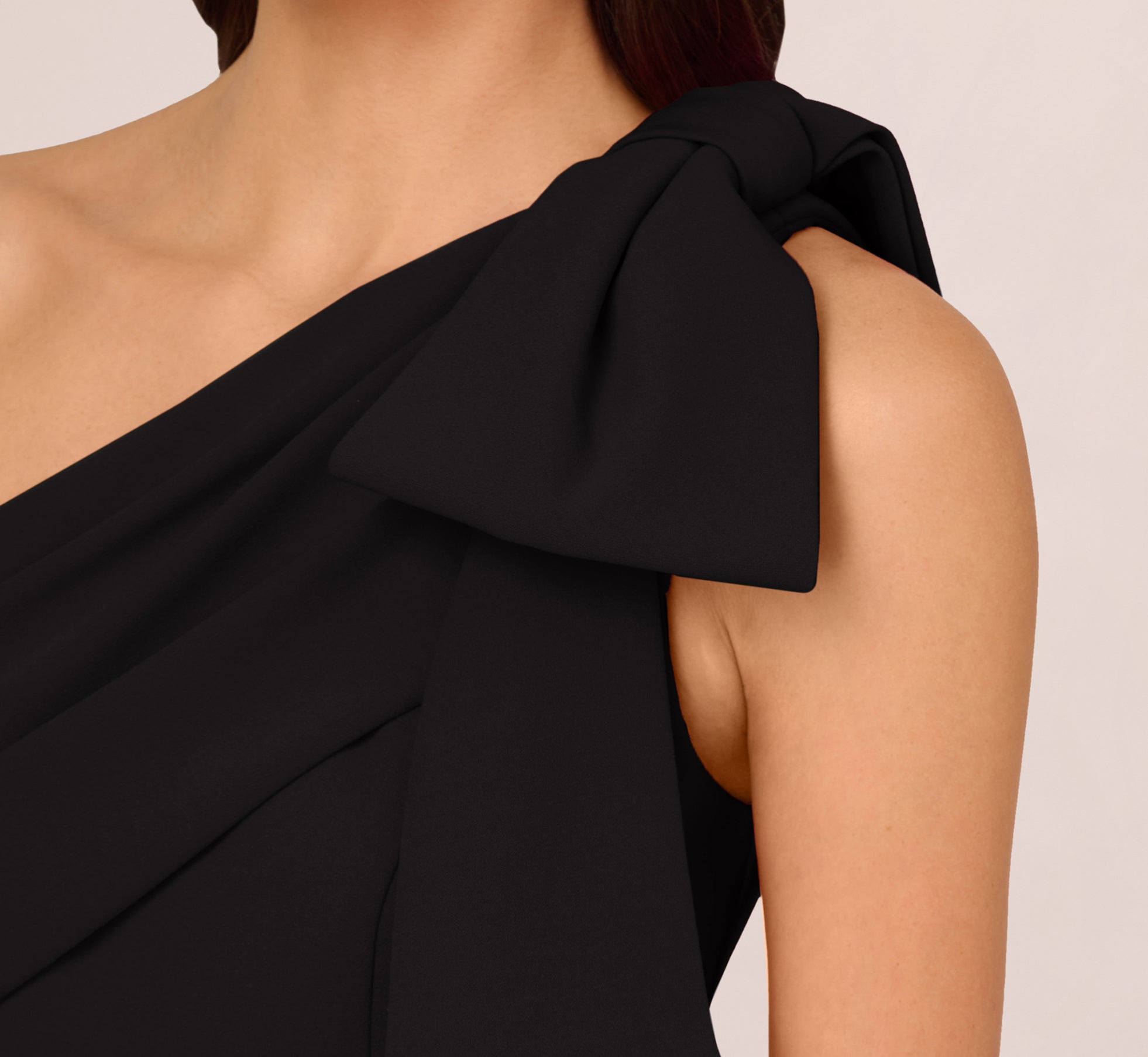 Stretch Crepe One Shoulder Mermaid Gown With Bow Accent In Black、mySite、solidvoid