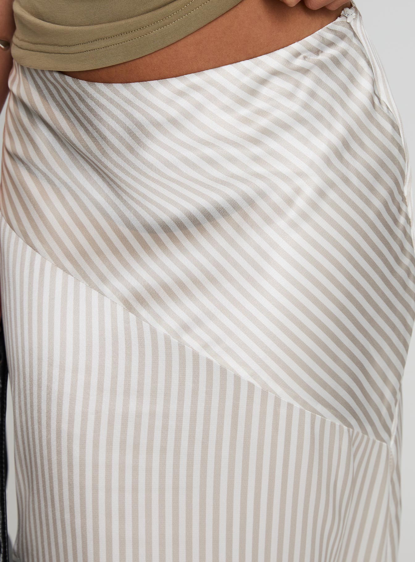 Priscella Asymmetrical Midi Skirt Multi、mySite、solidvoid