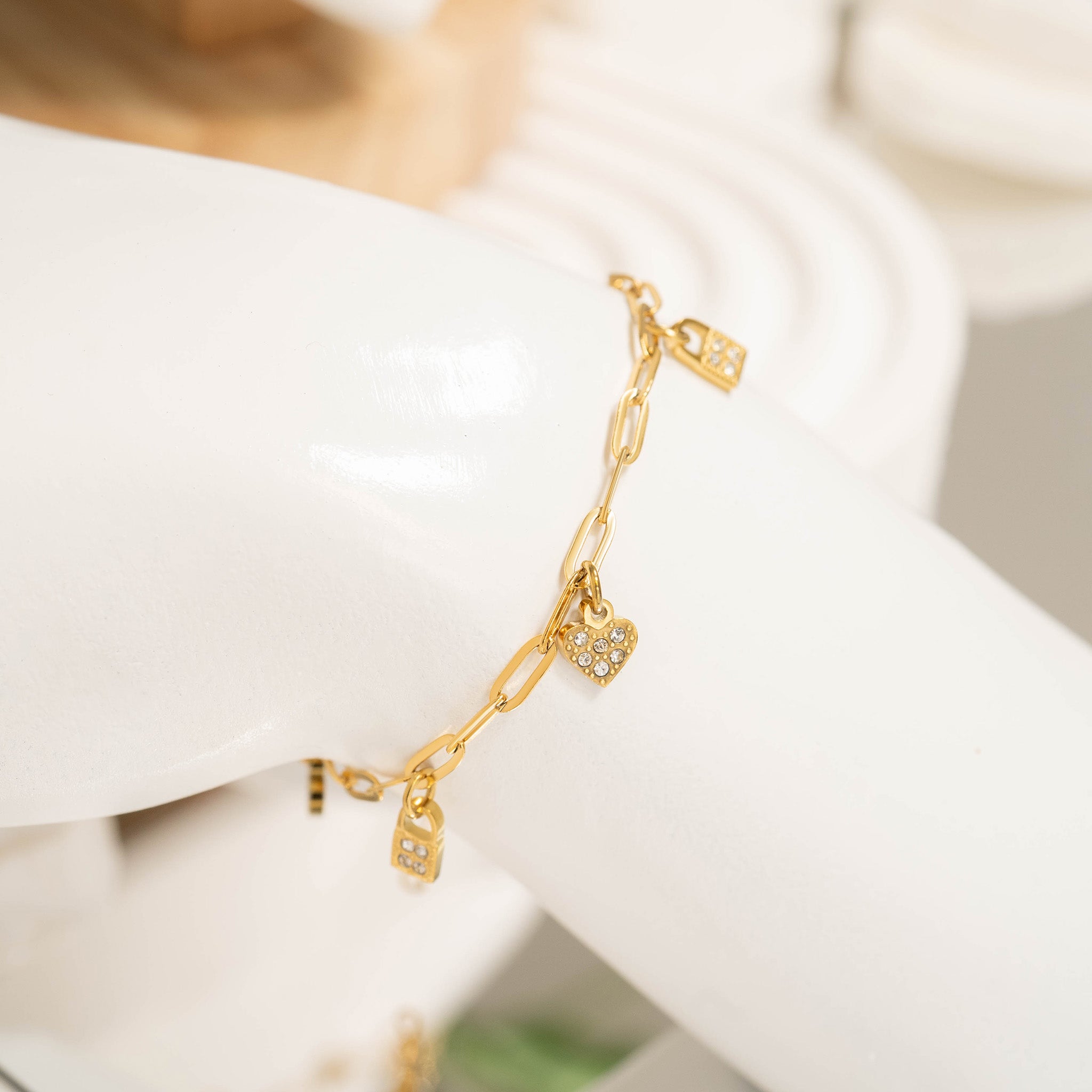 18K Gold PVD Stainless Steel Heart & Lock Charm Bracelet / BRJ1011、mySite、dreamappss