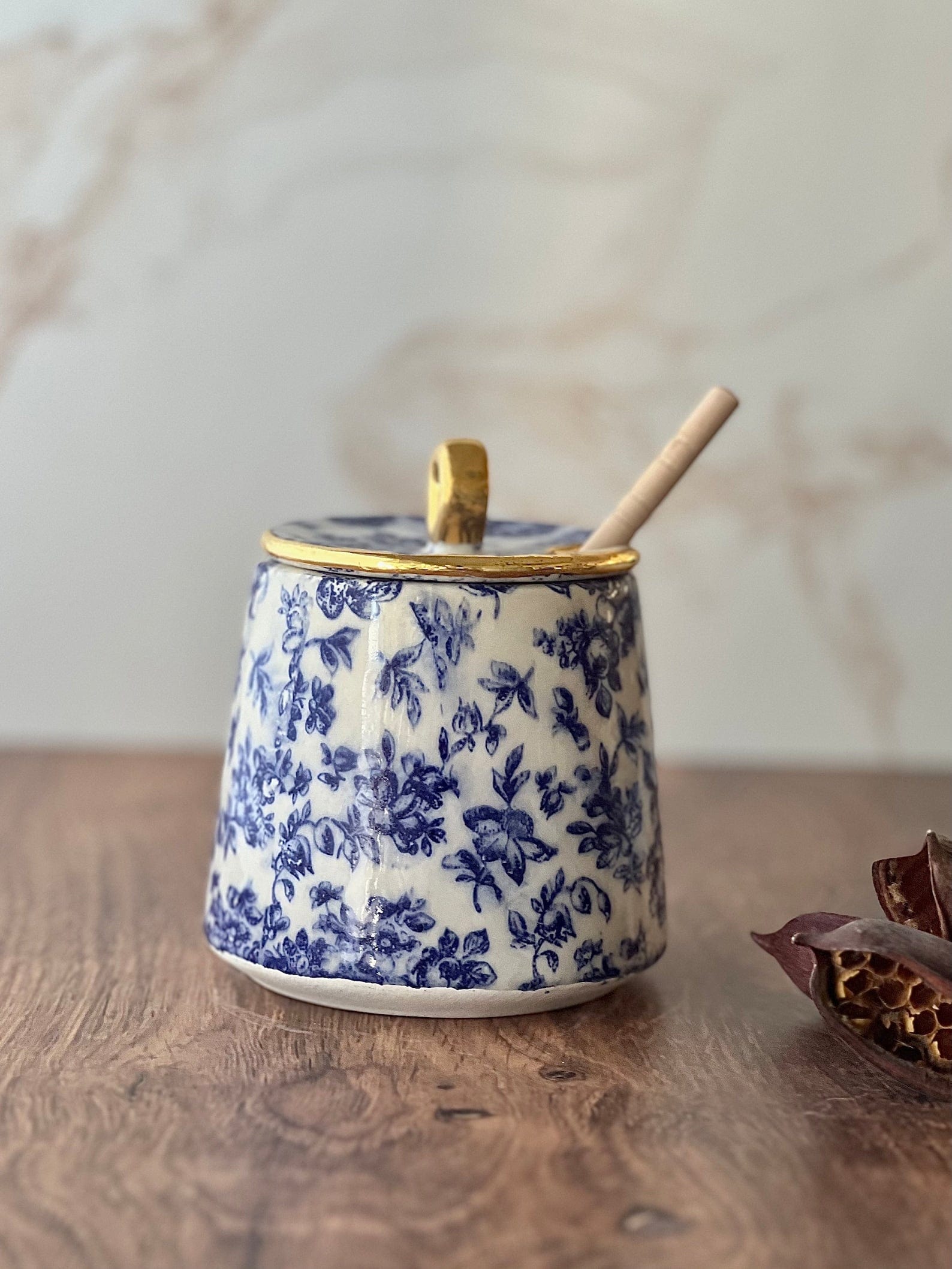 Ceramic Floral Honey Jar with Wooden Dipper、mySite、topwebapps