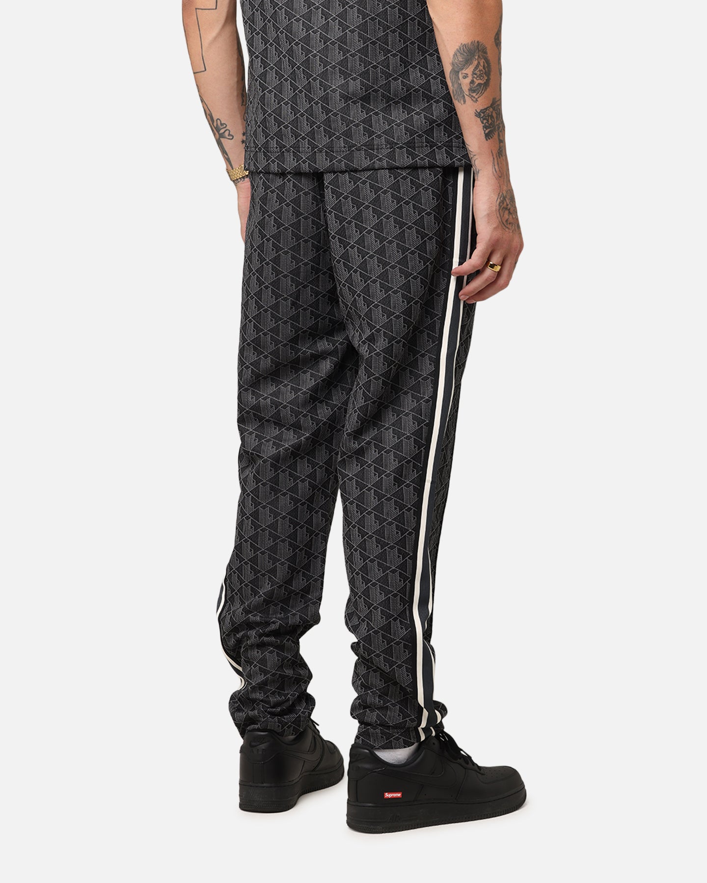 {product_title} - {shop_name}