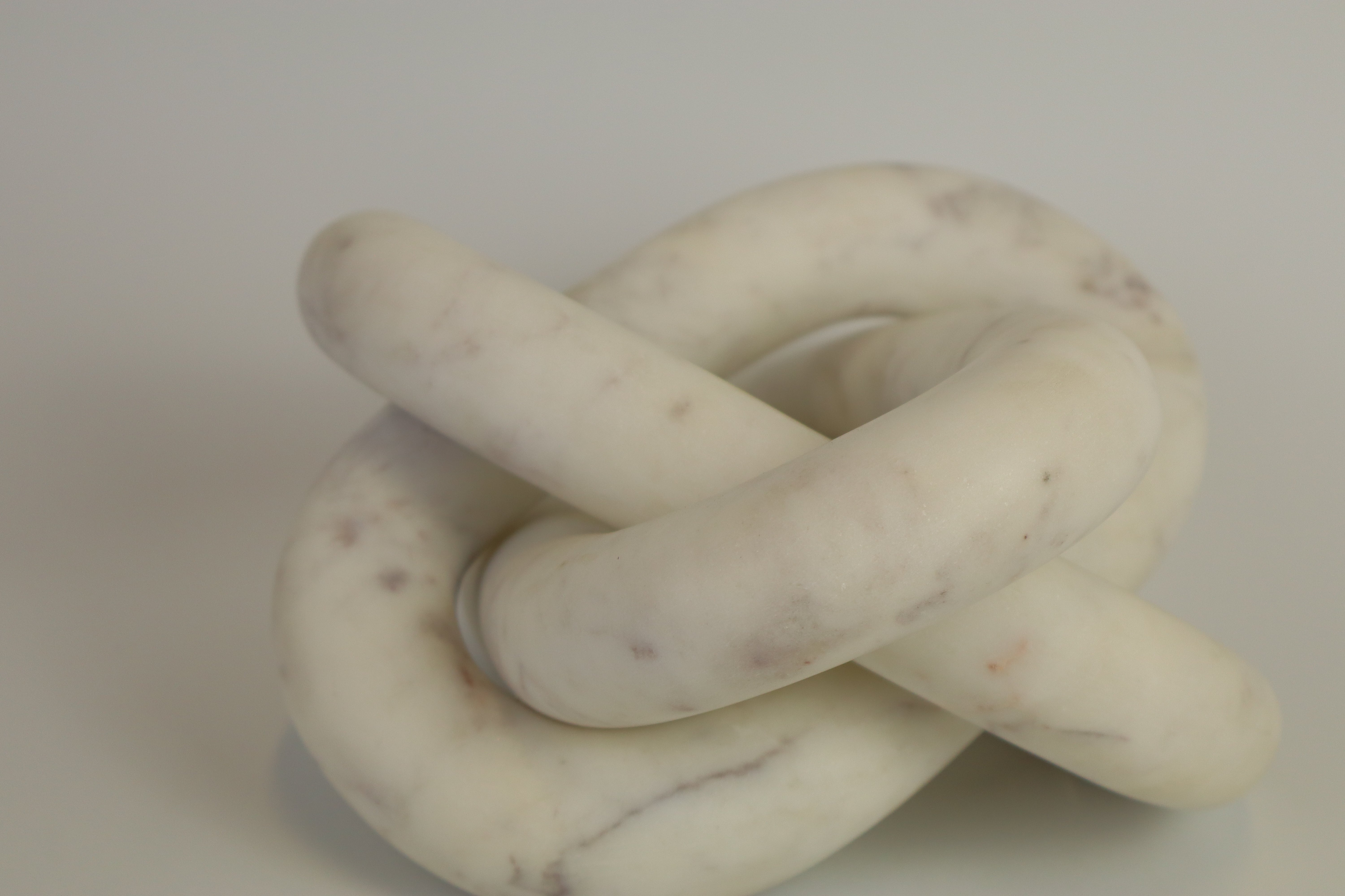 Endless Knot III - White Marble (22cm)、mySite、topwebapps