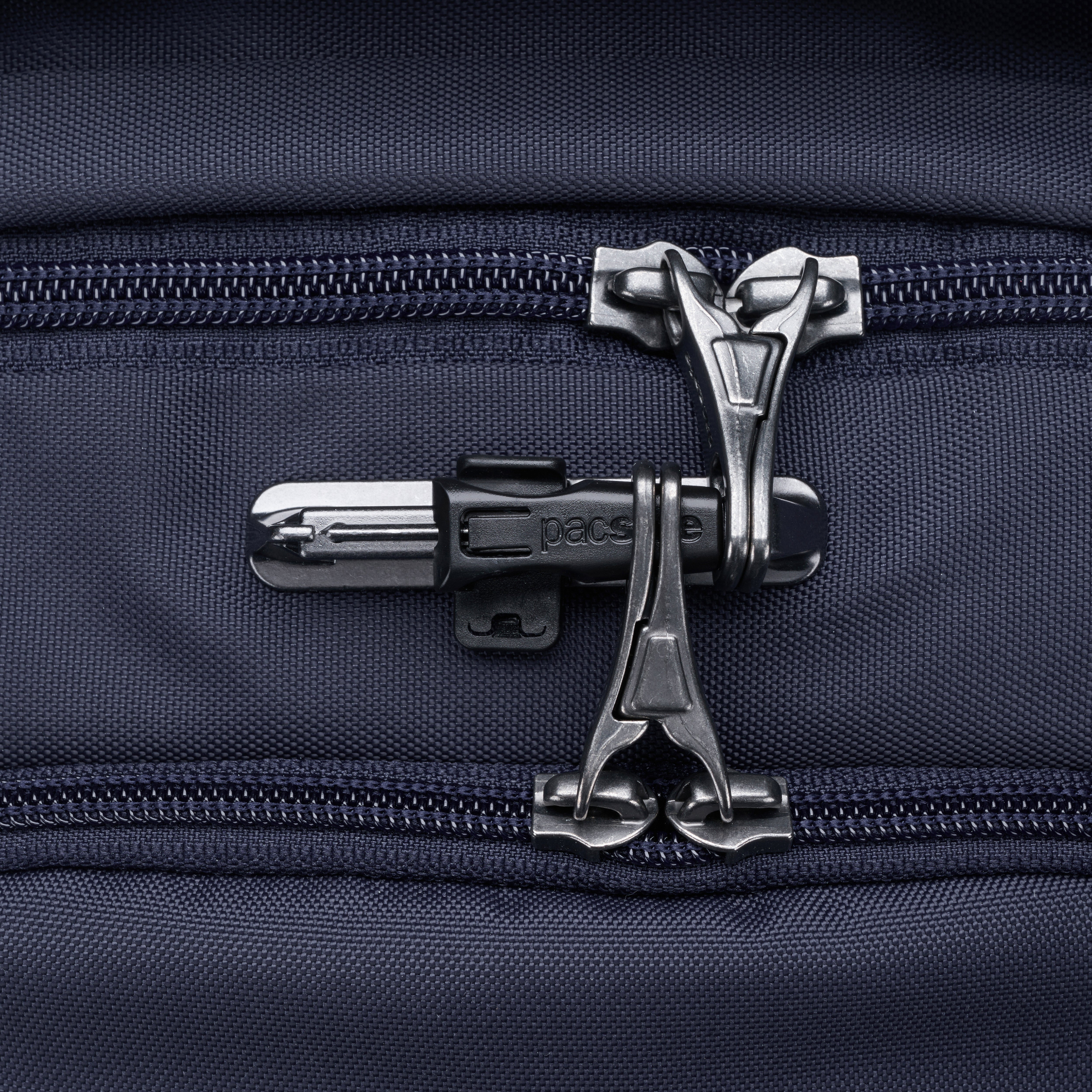 Pacsafe® V 26L anti-theft tour backpack、mySite、garagedoors4me