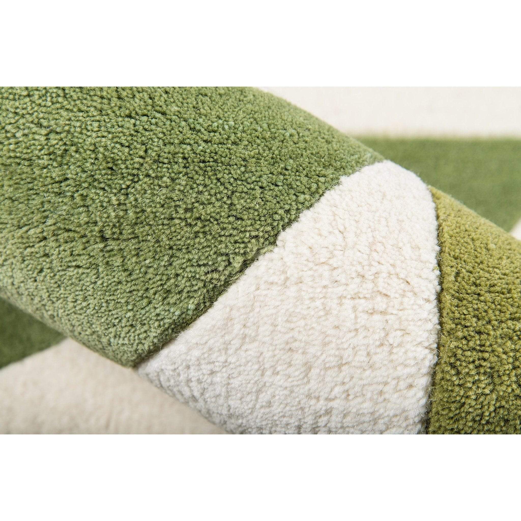 Novogratz Delmar Agatha Side Triangle Lime Area Rug、mySite、gigharbornorthrealestate