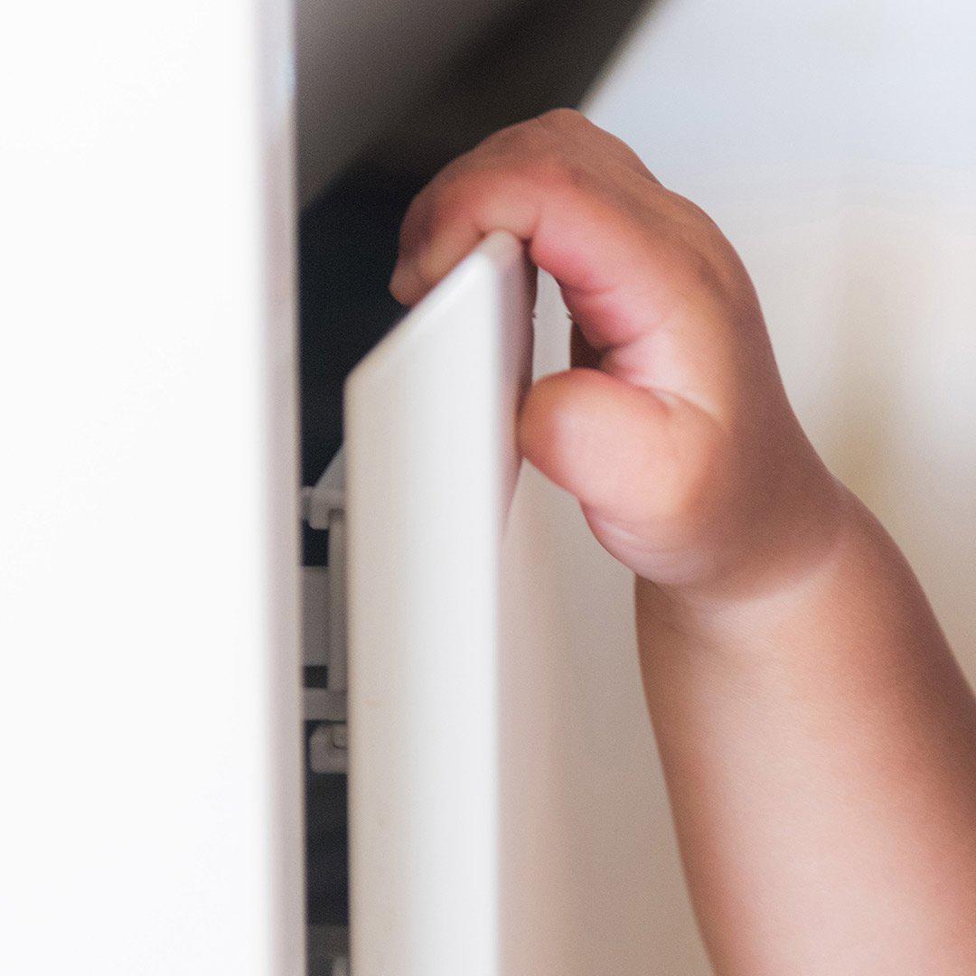  Fred Adhesive Lower Drawer Catches - Pure White V3 - 2 Pack、mySite、merchandisen