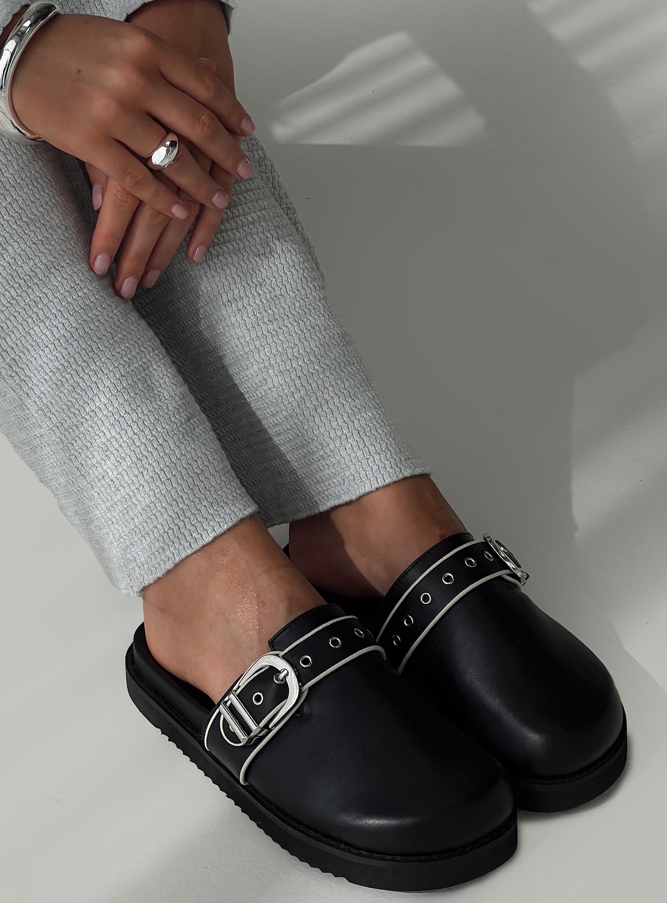 Nellie Flats Black、mySite、solidvoid