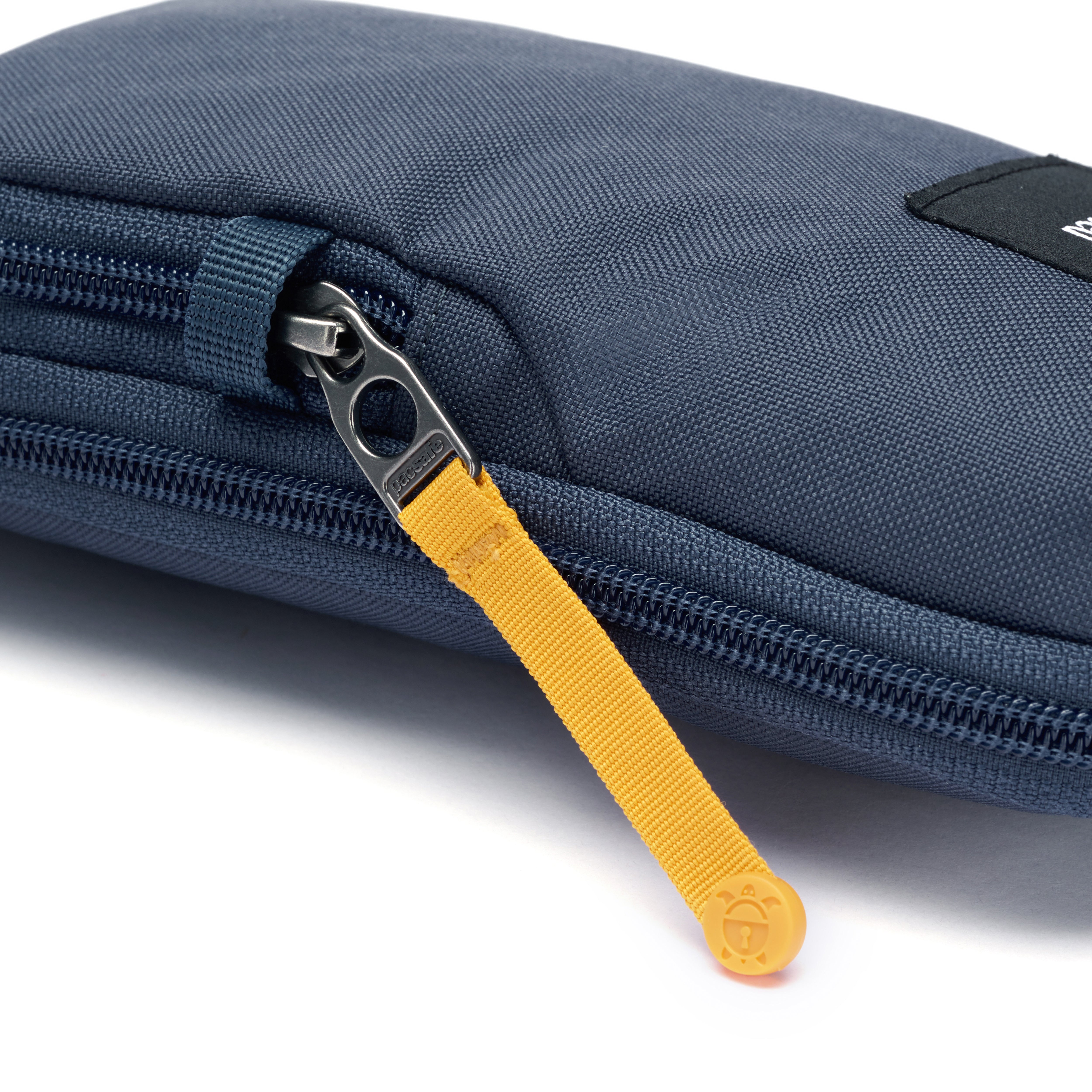 Pacsafe® GO anti-theft tech crossbody、mySite、garagedoors4me