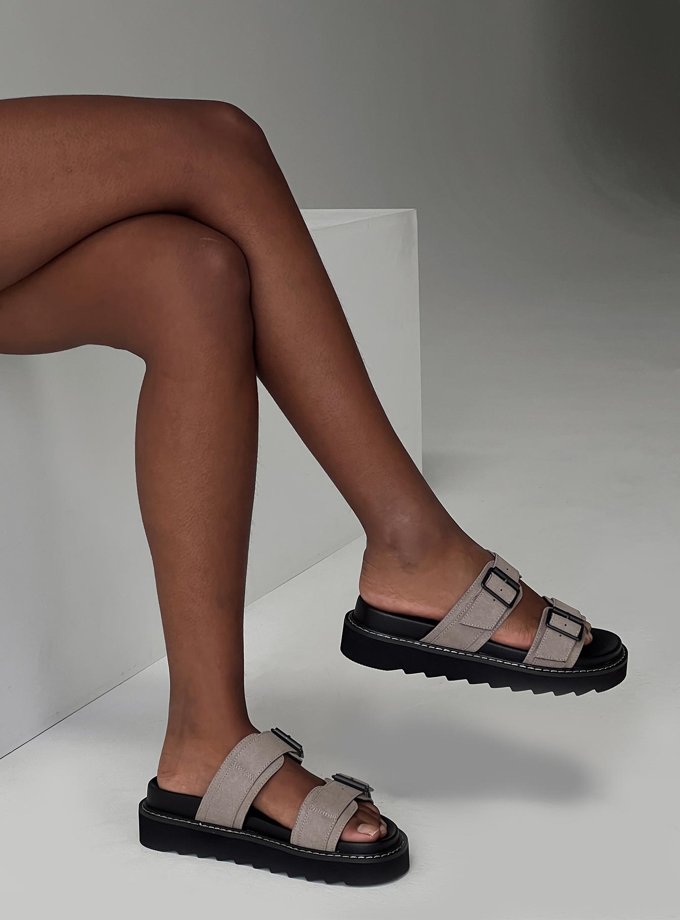 Ma Belle Sandals Faux Suede Taupe、mySite、solidvoid