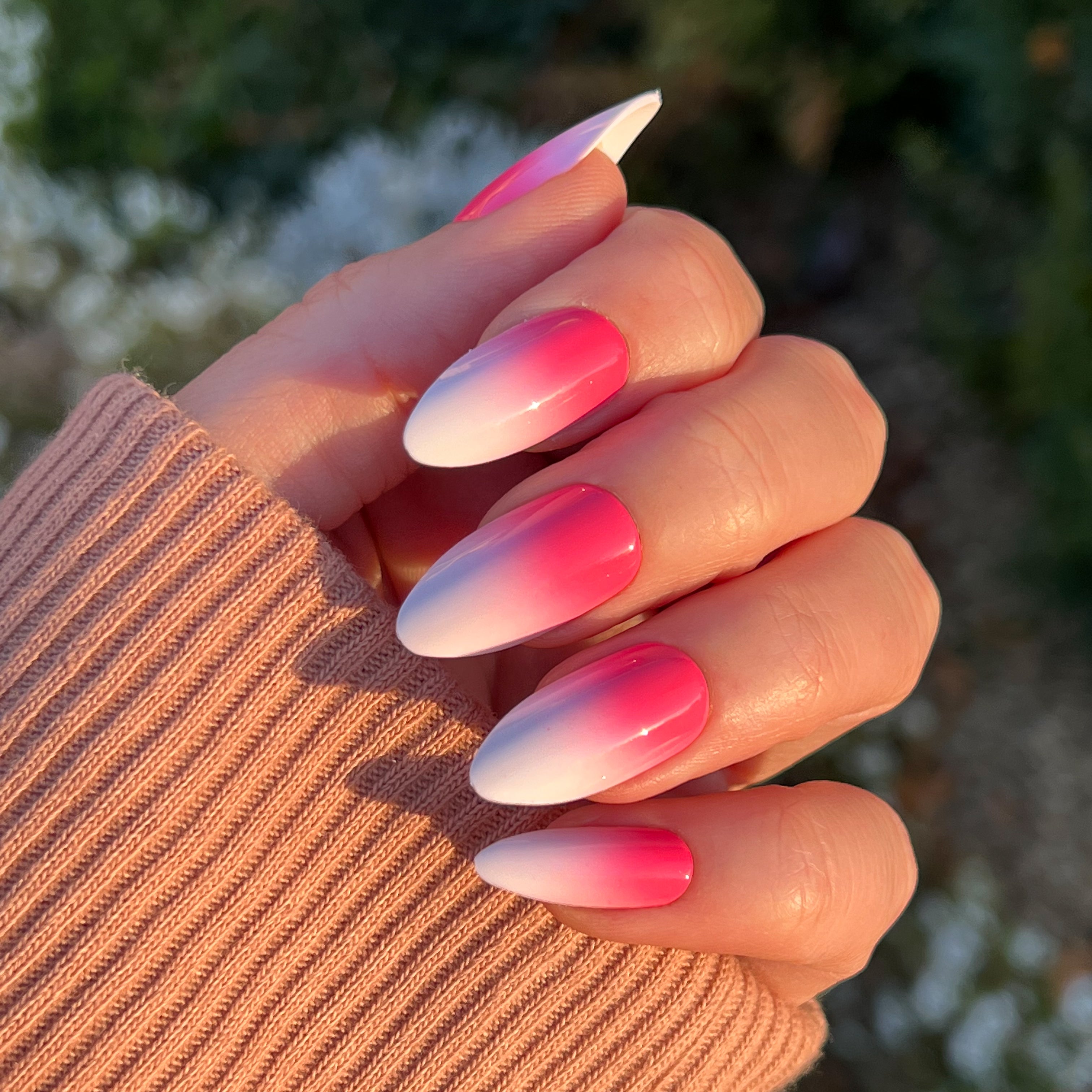 Hot Strawberry Gradient - Press-On | Long | Almond、mySite、solidvoid