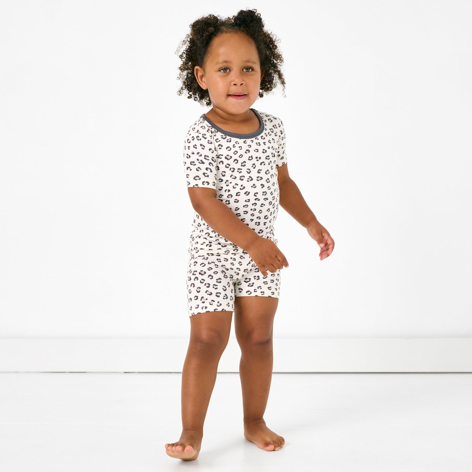 Luxe Leopard Two-Piece Short Sleeve & Shorts Pajama Set、mySite、g9winljtr